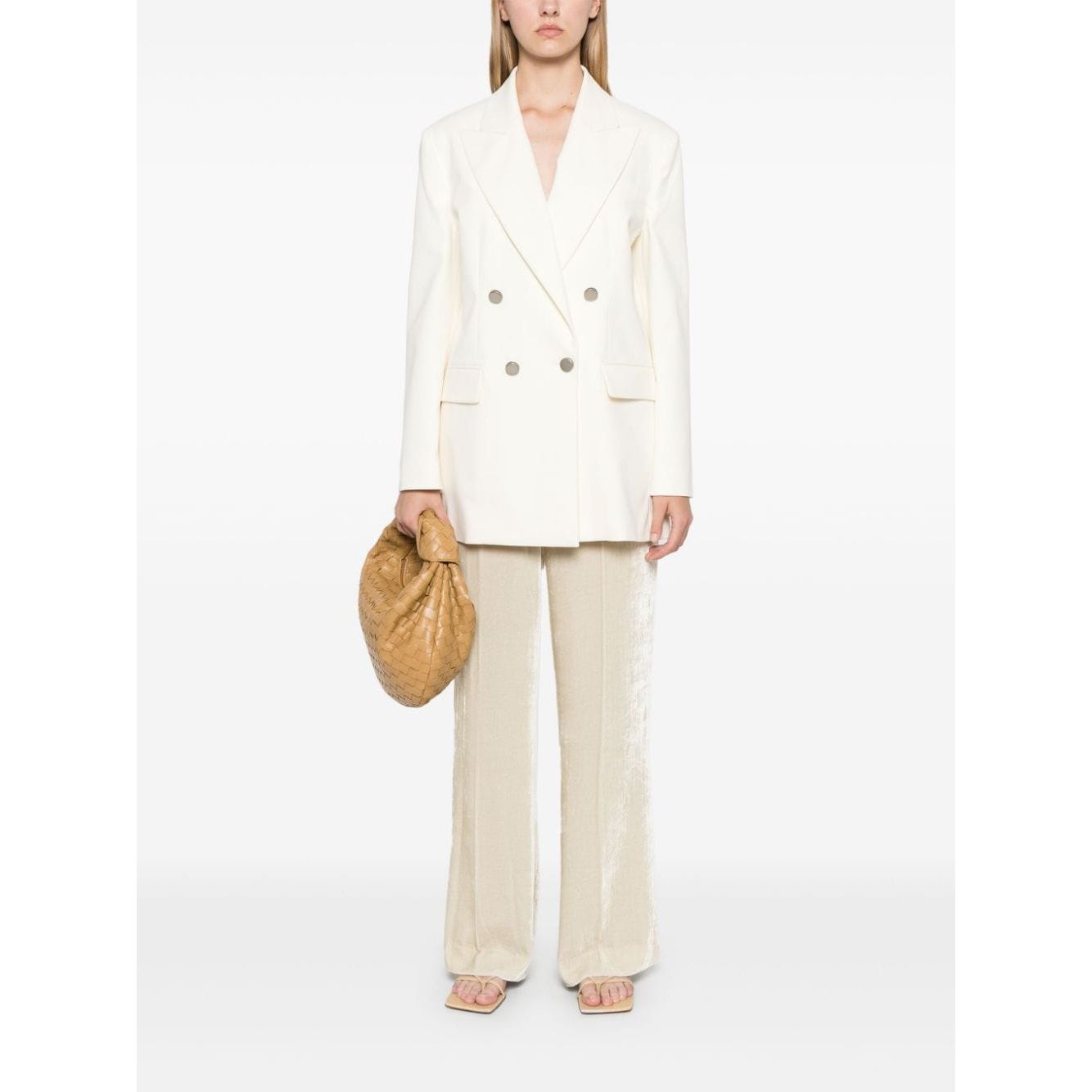 جاكيتات باروش باللون الأبيض