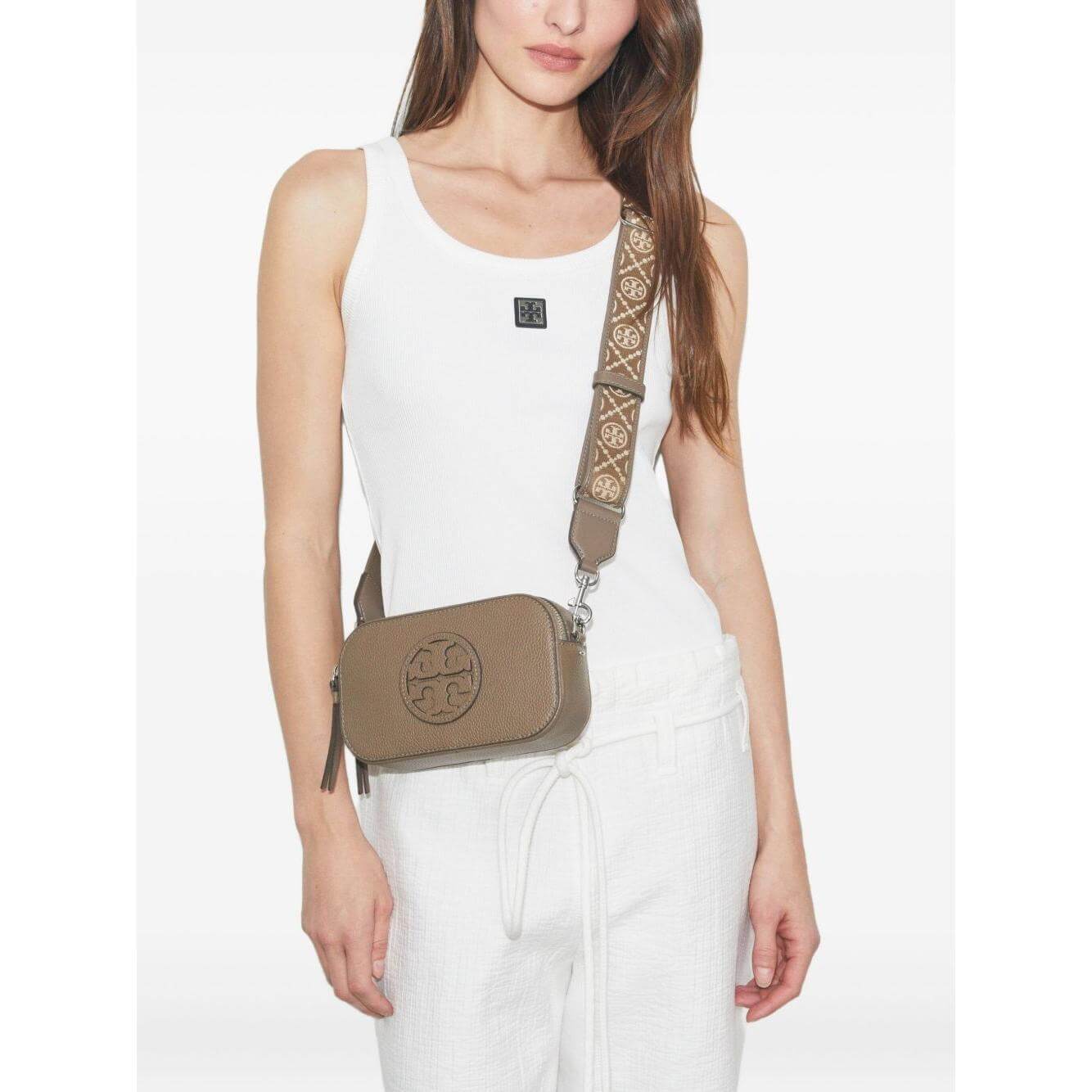 Front view with bag zipped and handles upright.