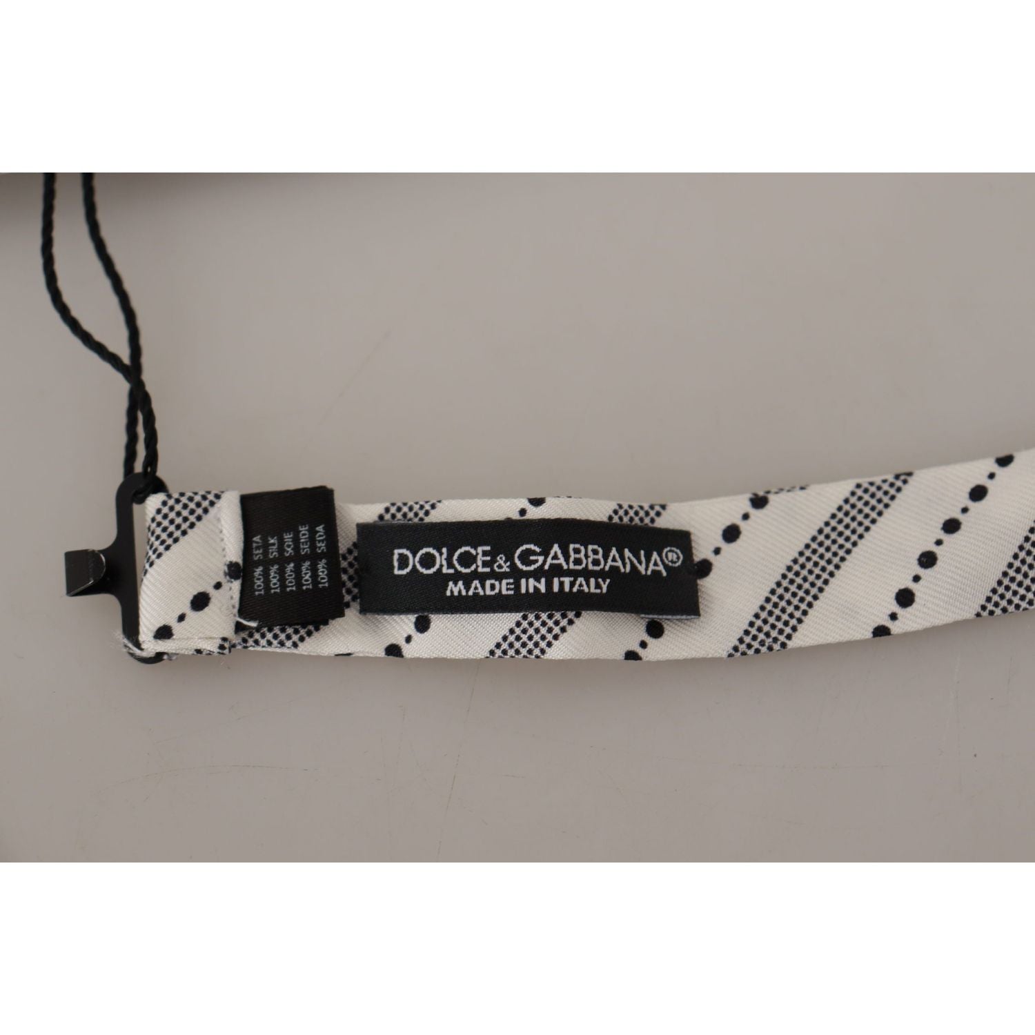 别致的圆点丝绸领结