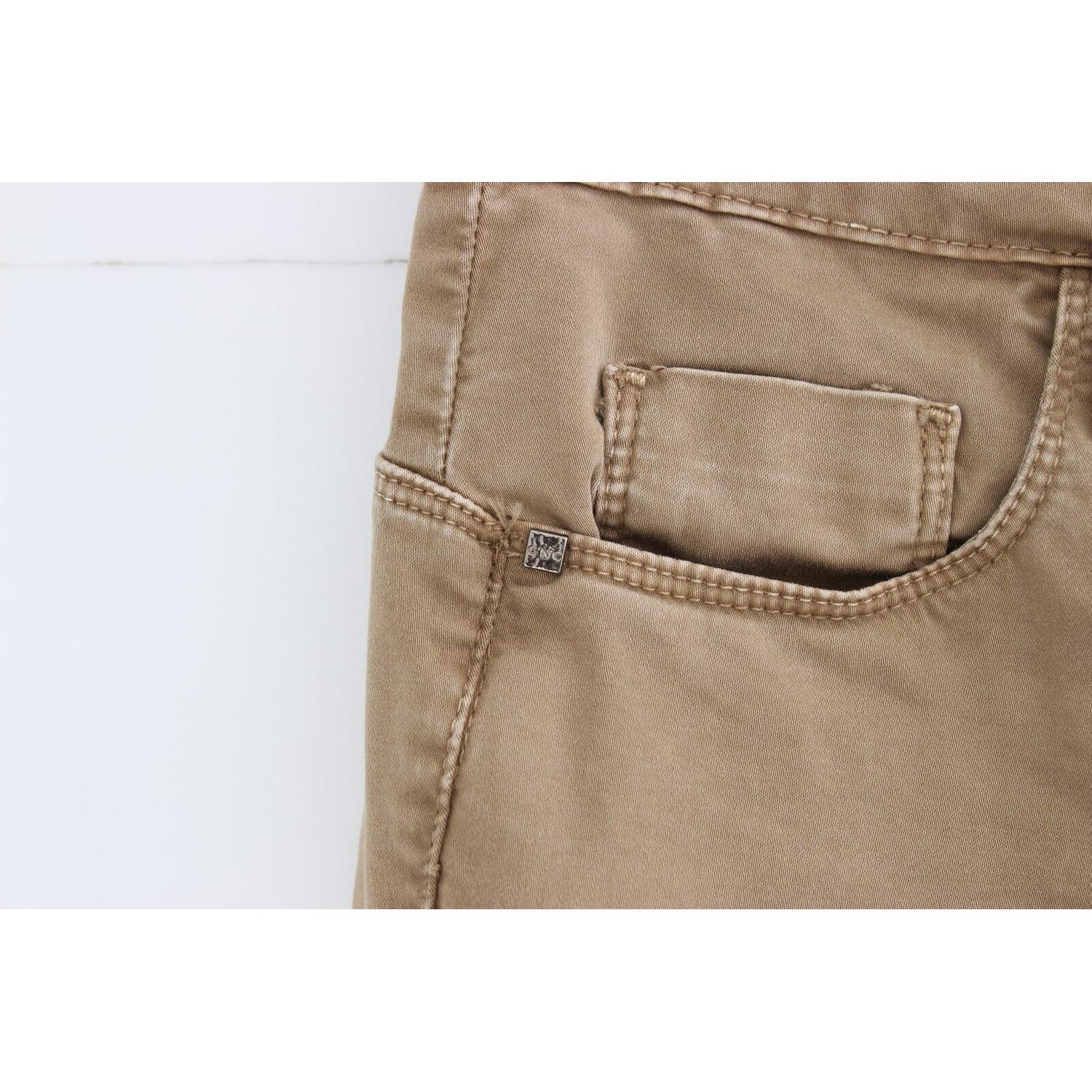 别致的米色直筒时尚牛仔裤