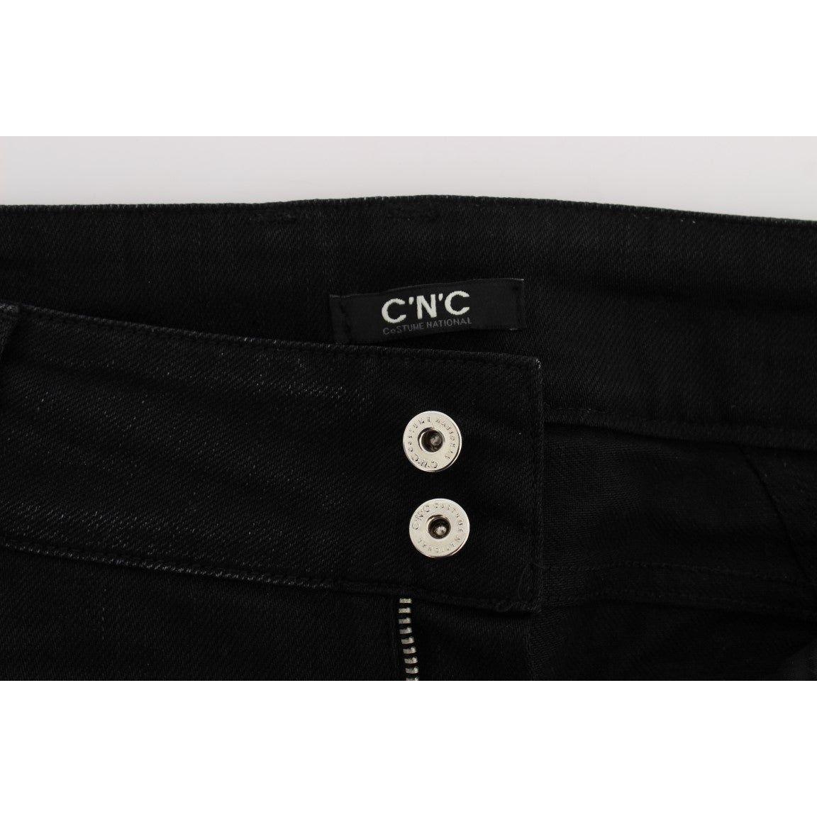 优雅的黑色宽松牛仔裤，适合潮流达人