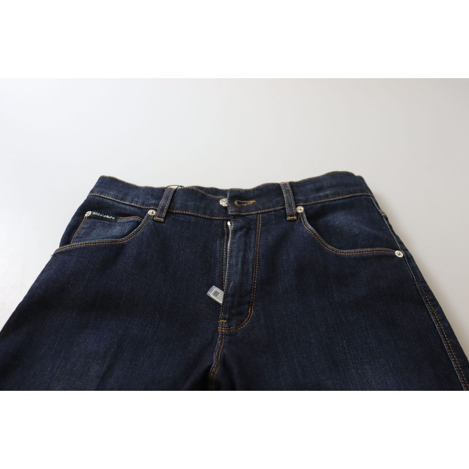 高腰紧身牛仔裤提升你的牛仔品味