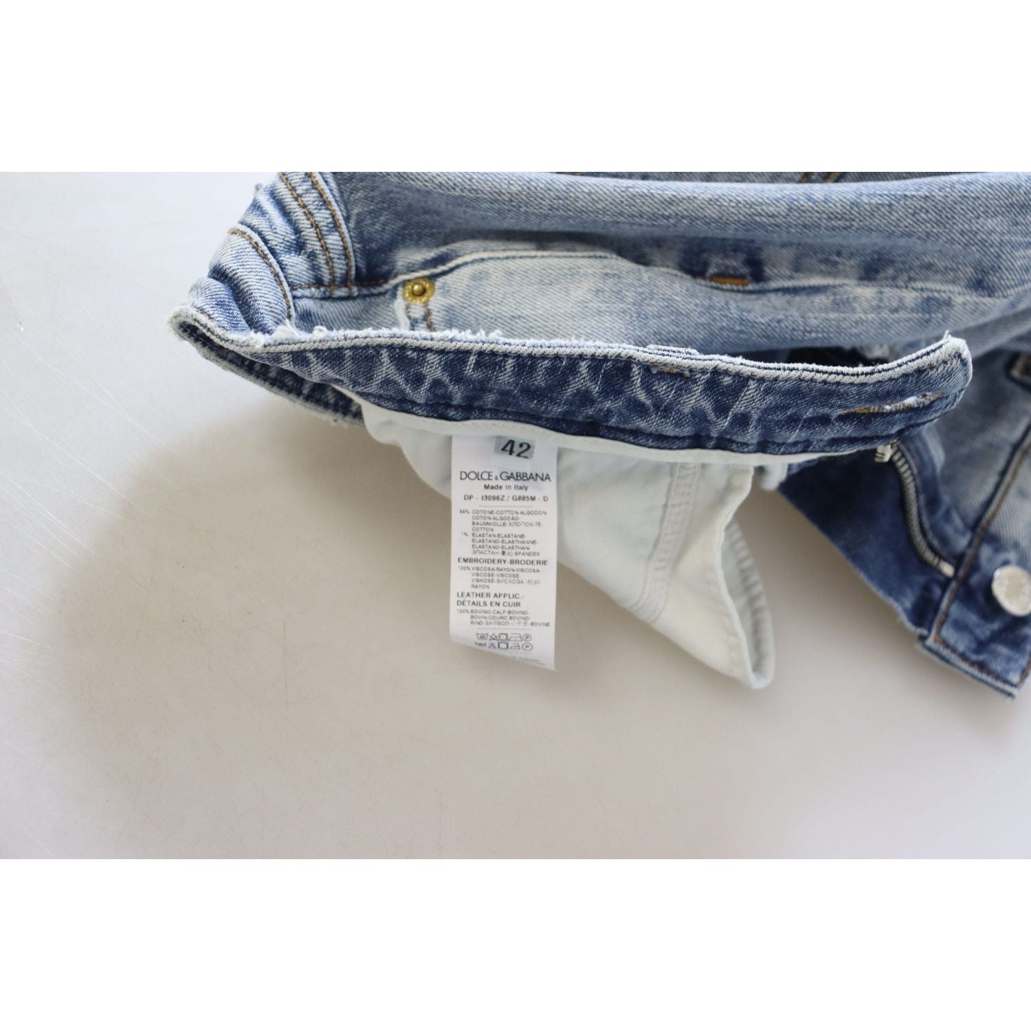 优雅紧身牛仔裤，彰显精致风格