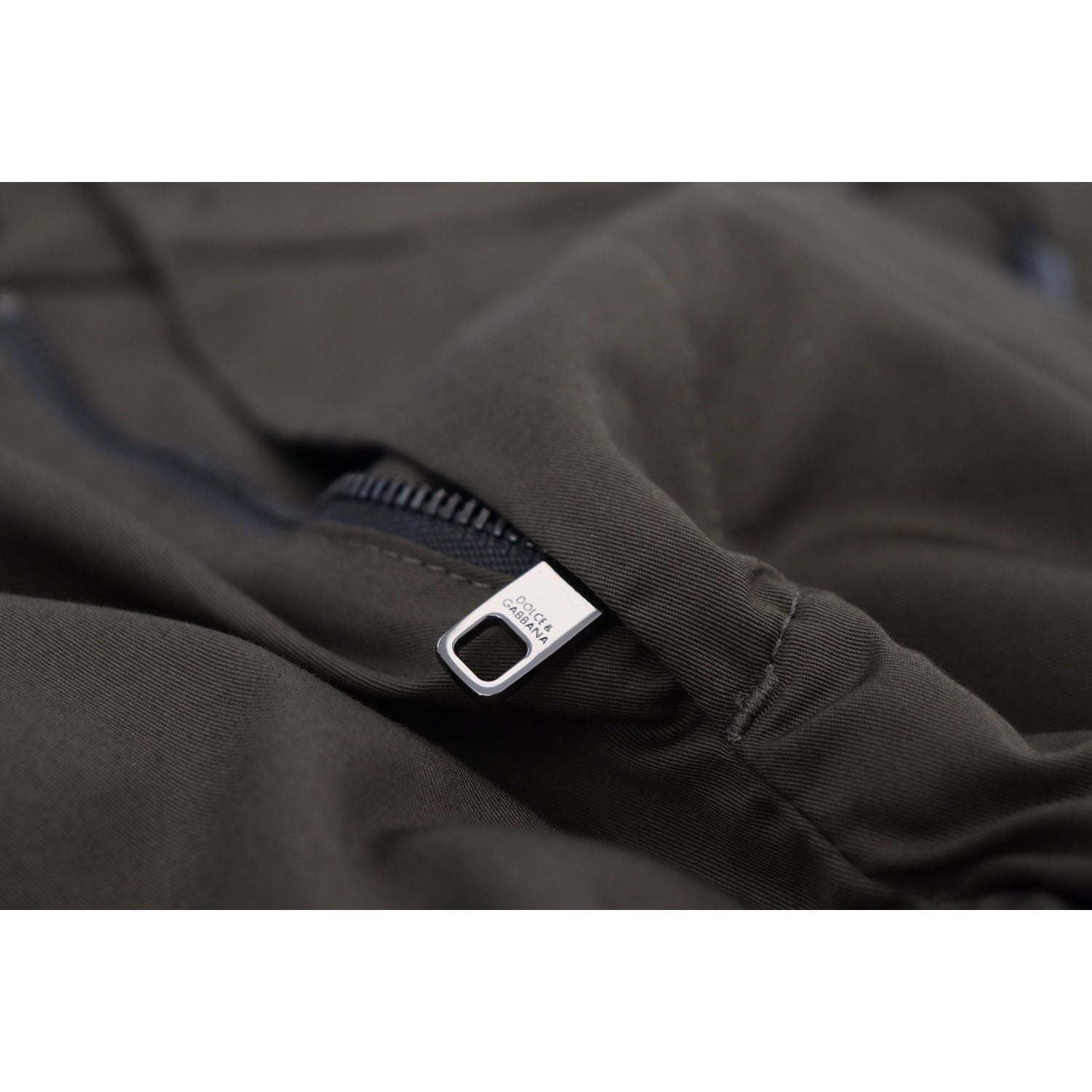 شورت شينو قطني أنيق باللون الأخضر من دولتشي آند غابانا