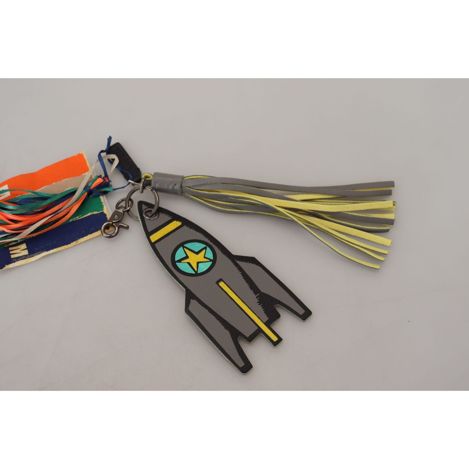 سلسلة مفاتيح وحقيبة أنيقة متعددة الألوان من MSGM