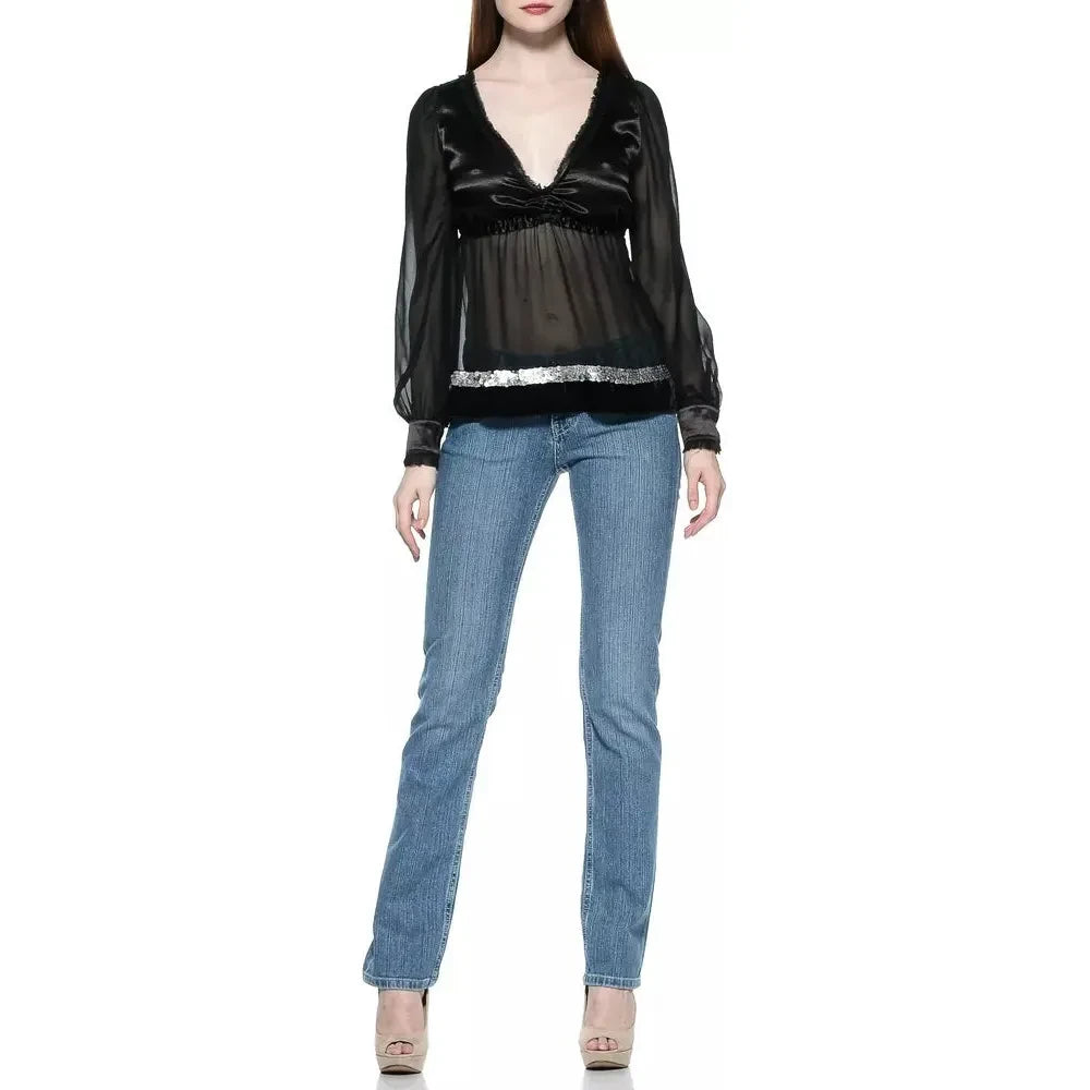 别致的浅蓝色牛仔布，带有独特的细节