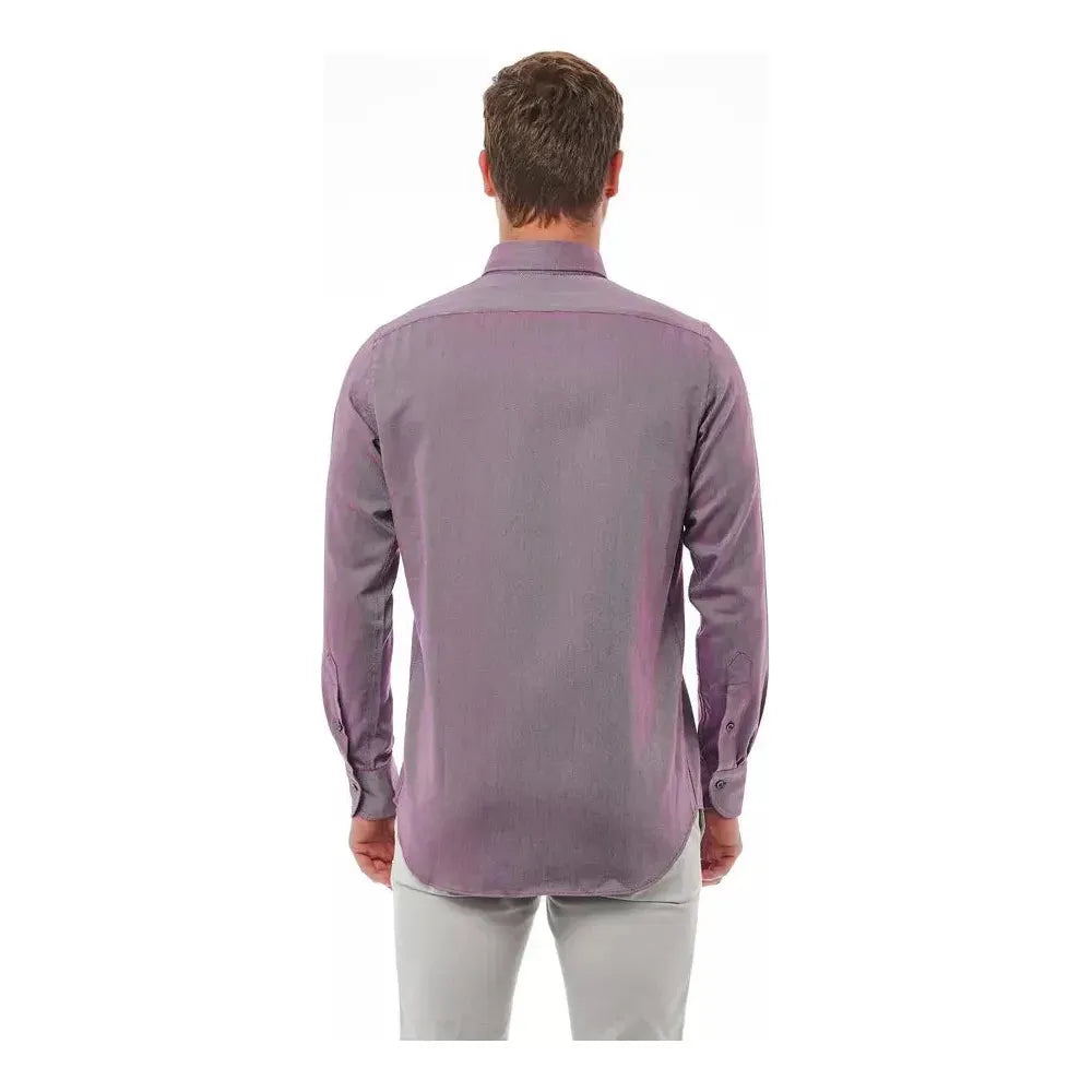 优雅的勃艮第色纽扣衬衫