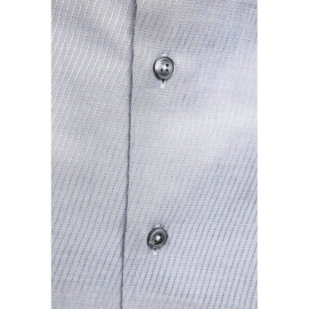 别致的米色中号修身领衬衫