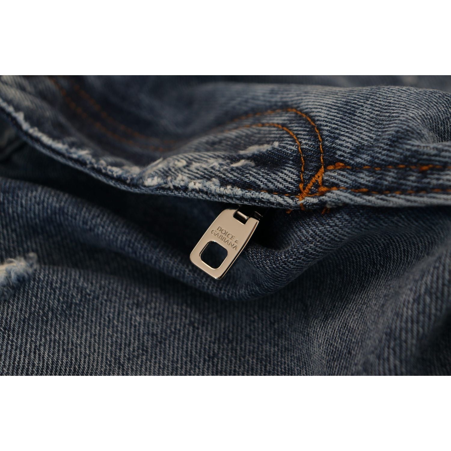 适合现代男士的时尚破洞牛仔裤