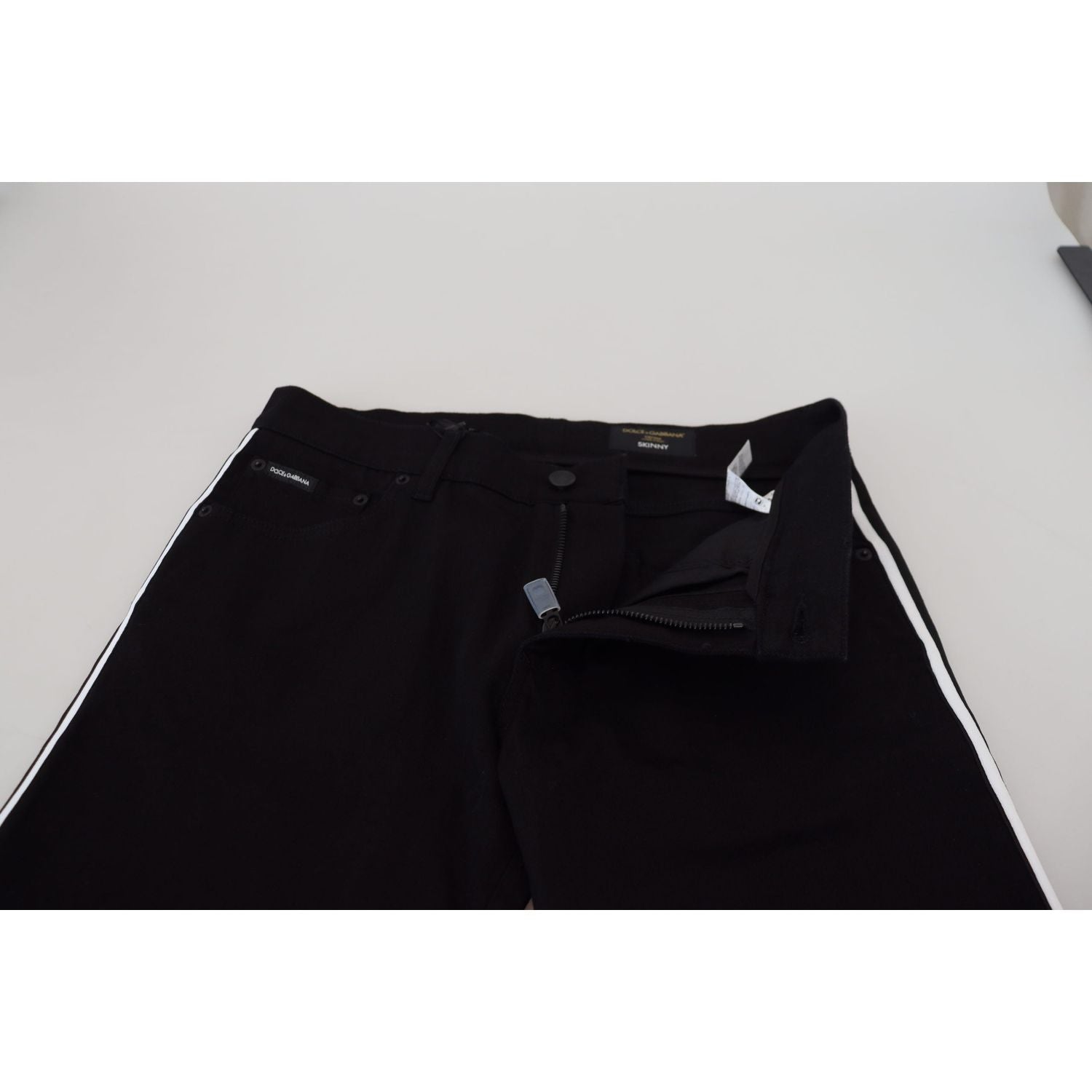 优雅黑色修身牛仔裤