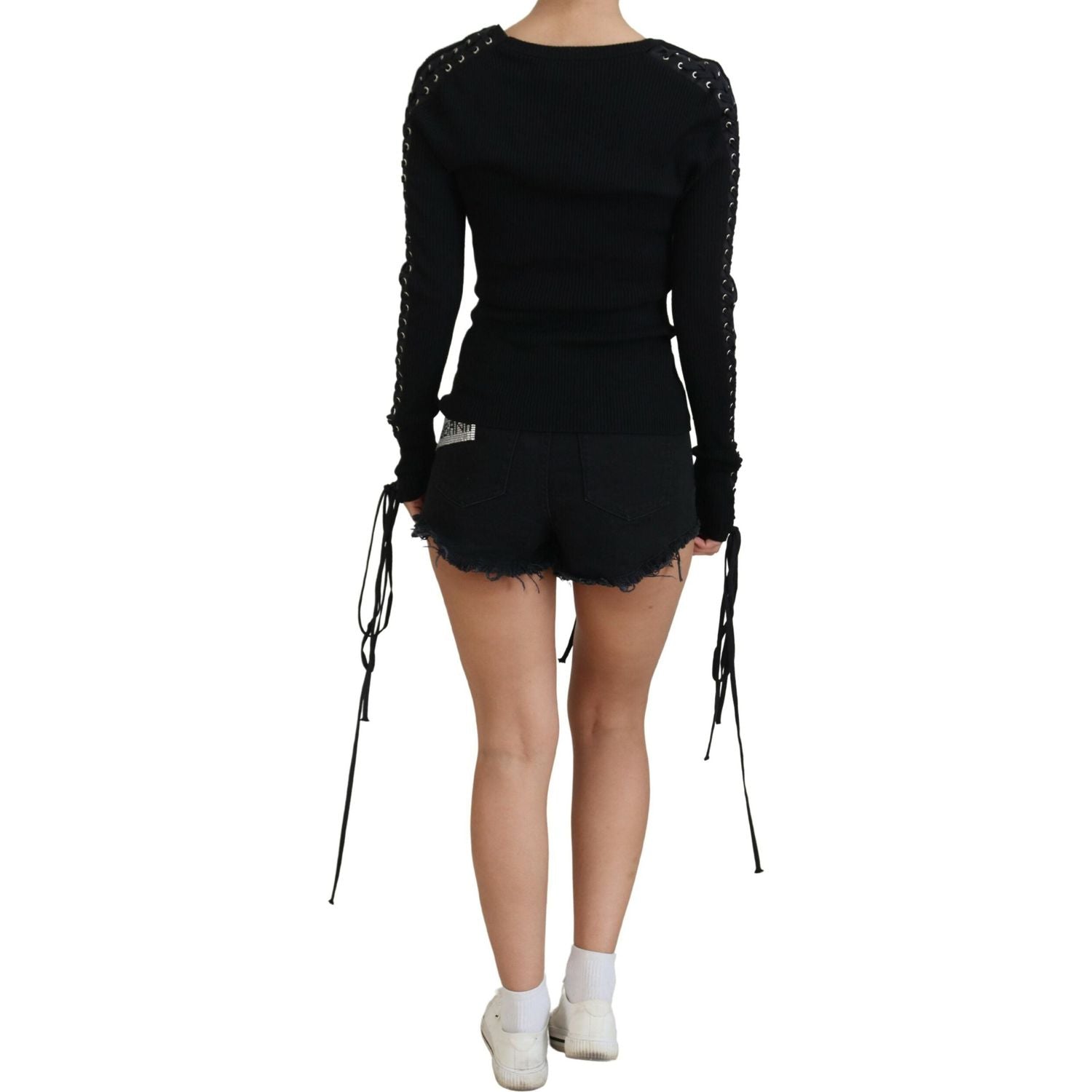 优雅黑色系带修身毛衣