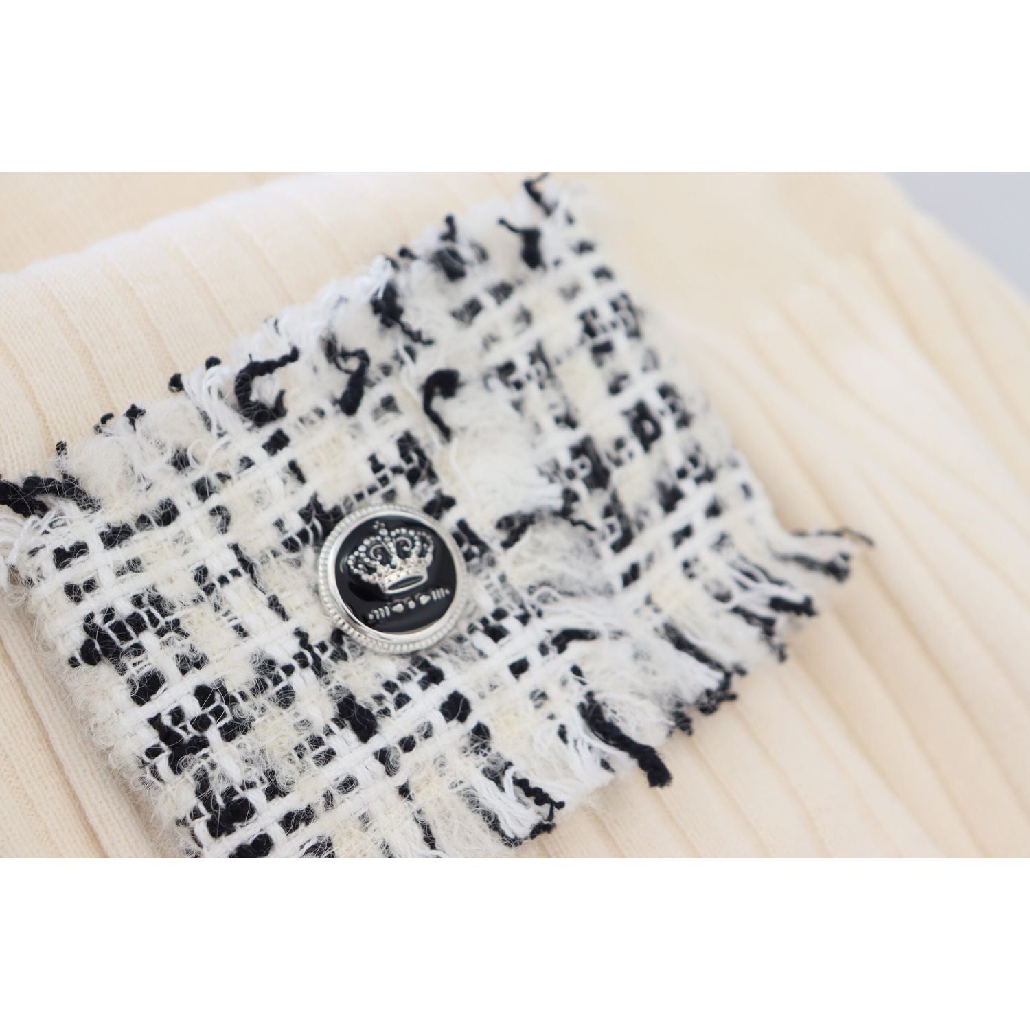 象牙色高领羊毛混纺毛衣