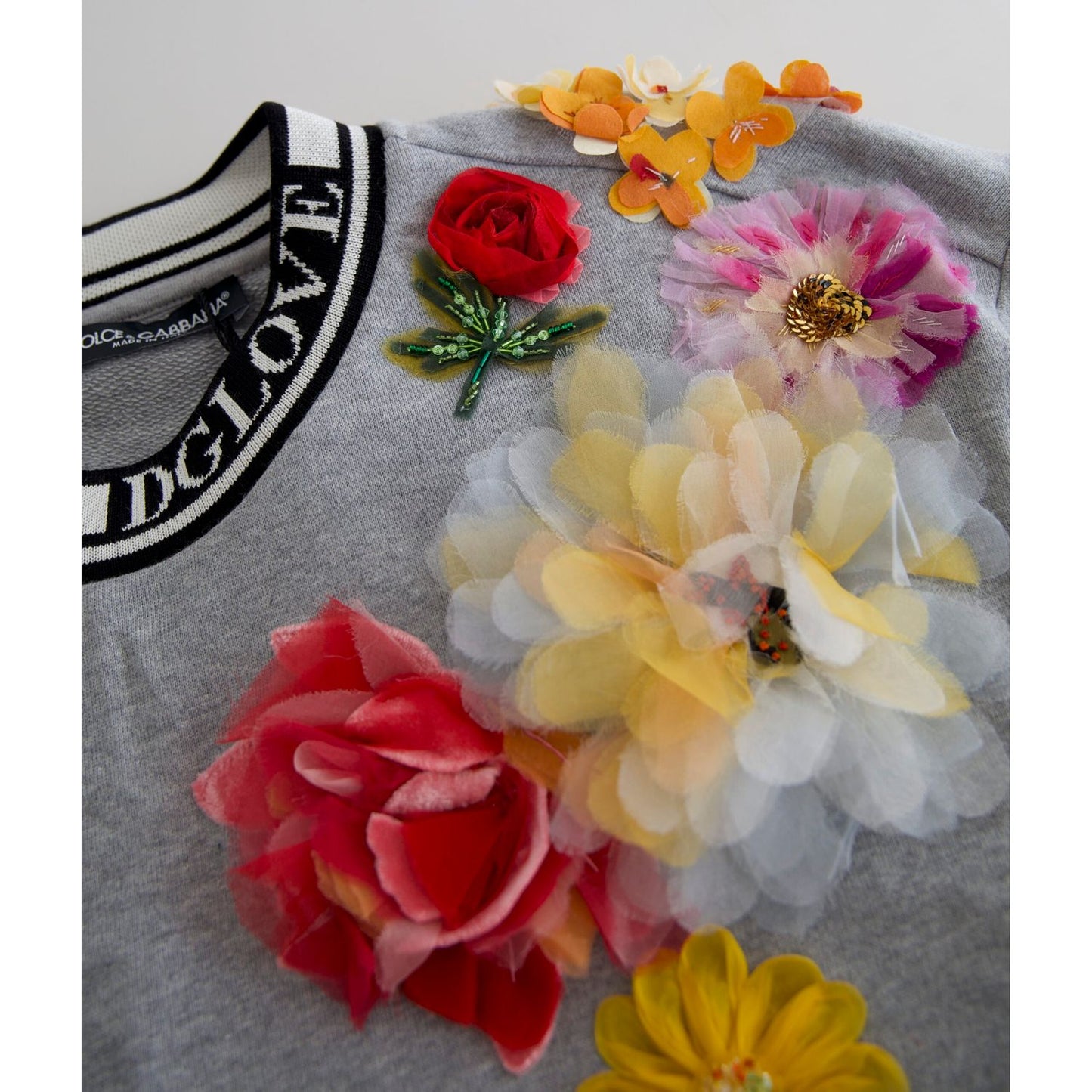 سترة صوفية أنيقة مزينة برقبة دائرية من دولتشي آند غابانا