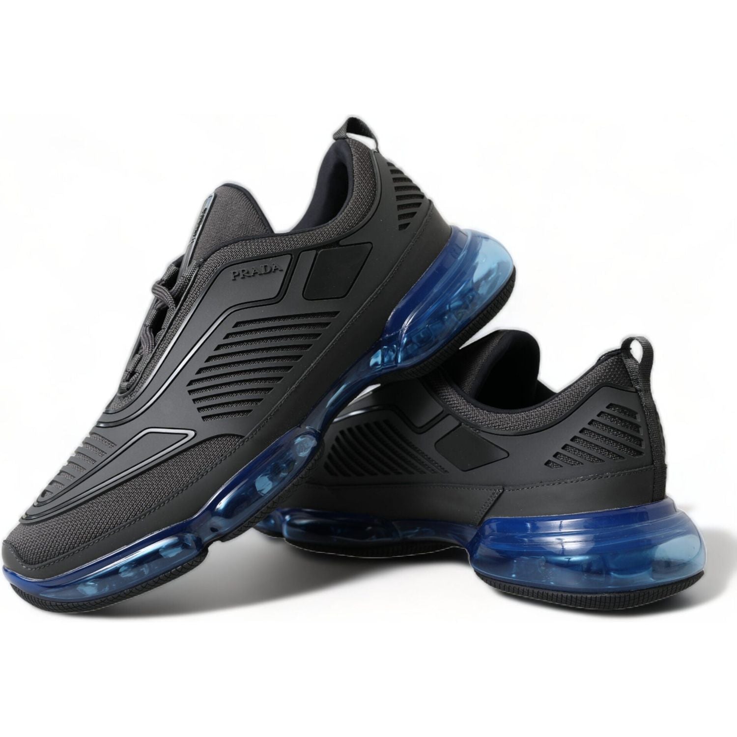 حذاء رياضي رجالي أنيق من برادا مصنوع من القماش الشبكي باللون الأسود