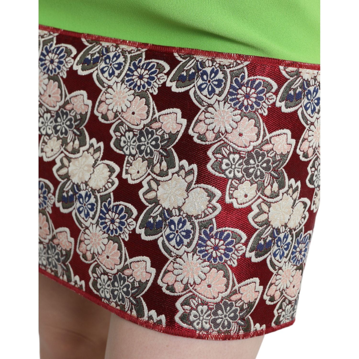 别致的苹果绿色直筒连衣裙