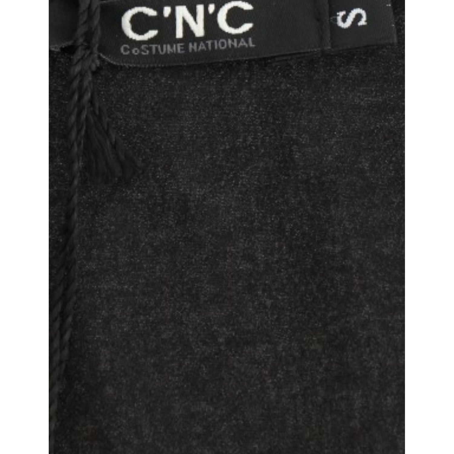 زي وطني أنيق أحادي اللون بدون أكمام مع لمسات ذهبية