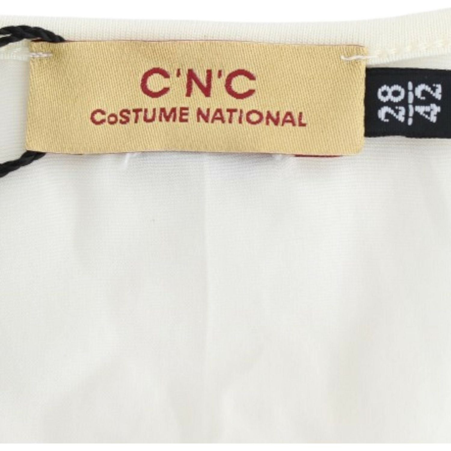 别致的白色莫代尔膝上连衣裙