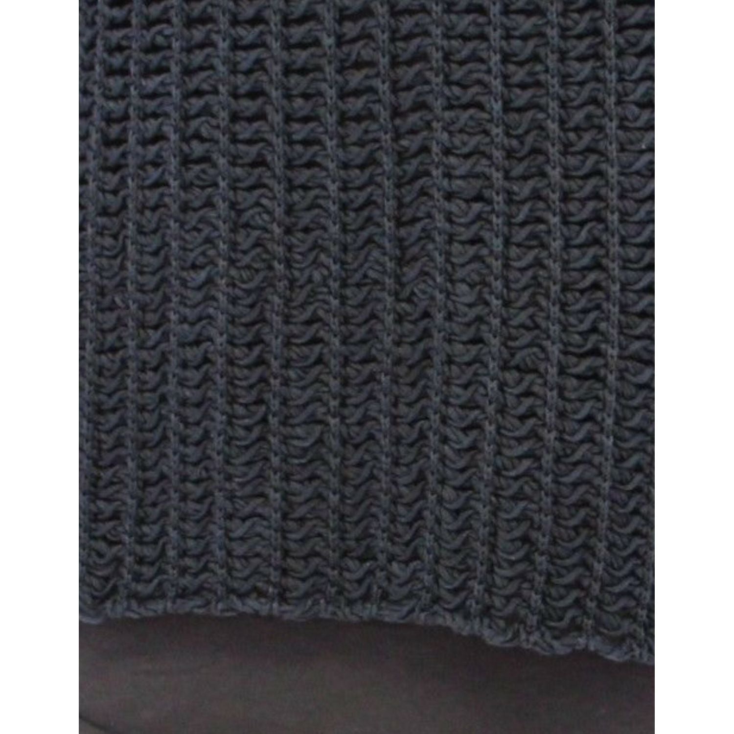 优雅的蓝色和黑色分层毛衣