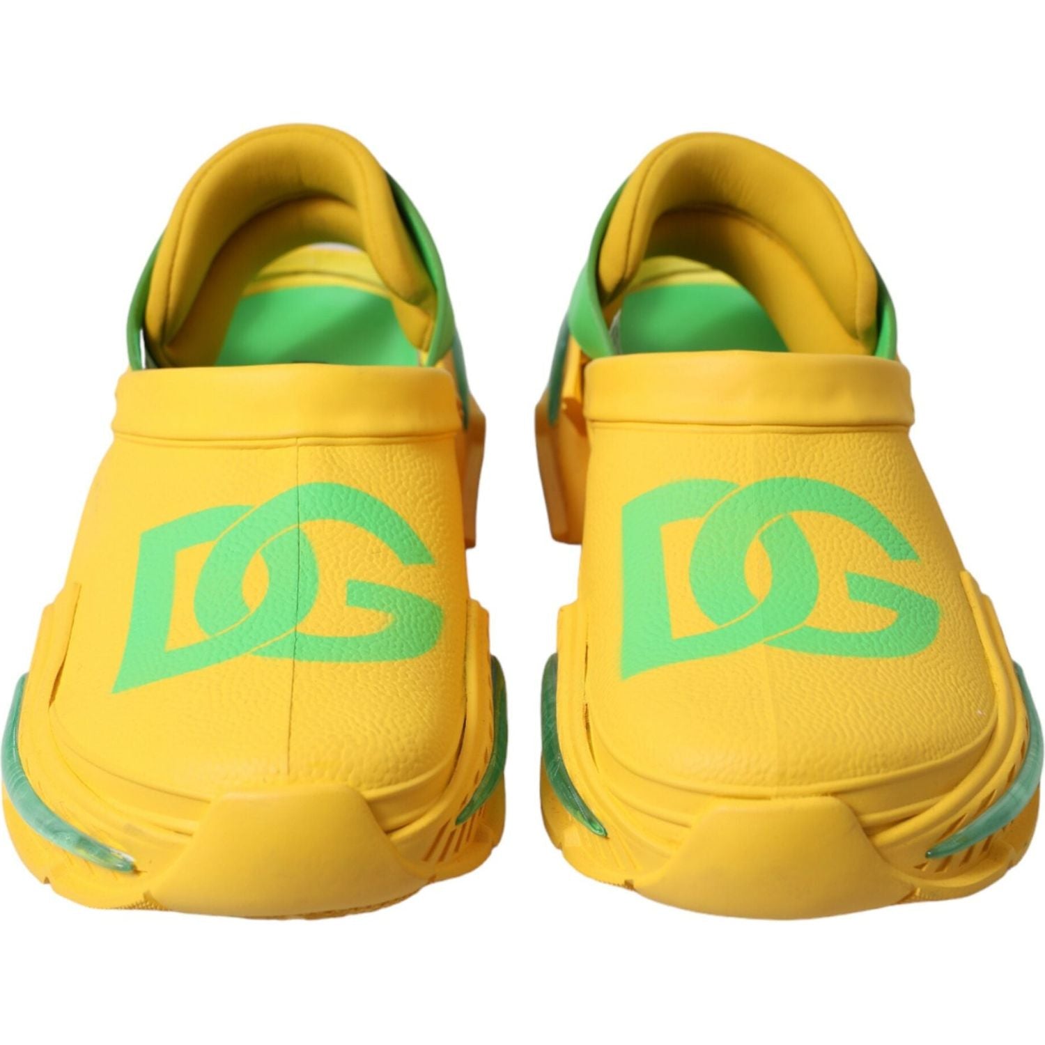 نعال مطاطية أنيقة من دولتشي آند غابانا بألوان زاهية