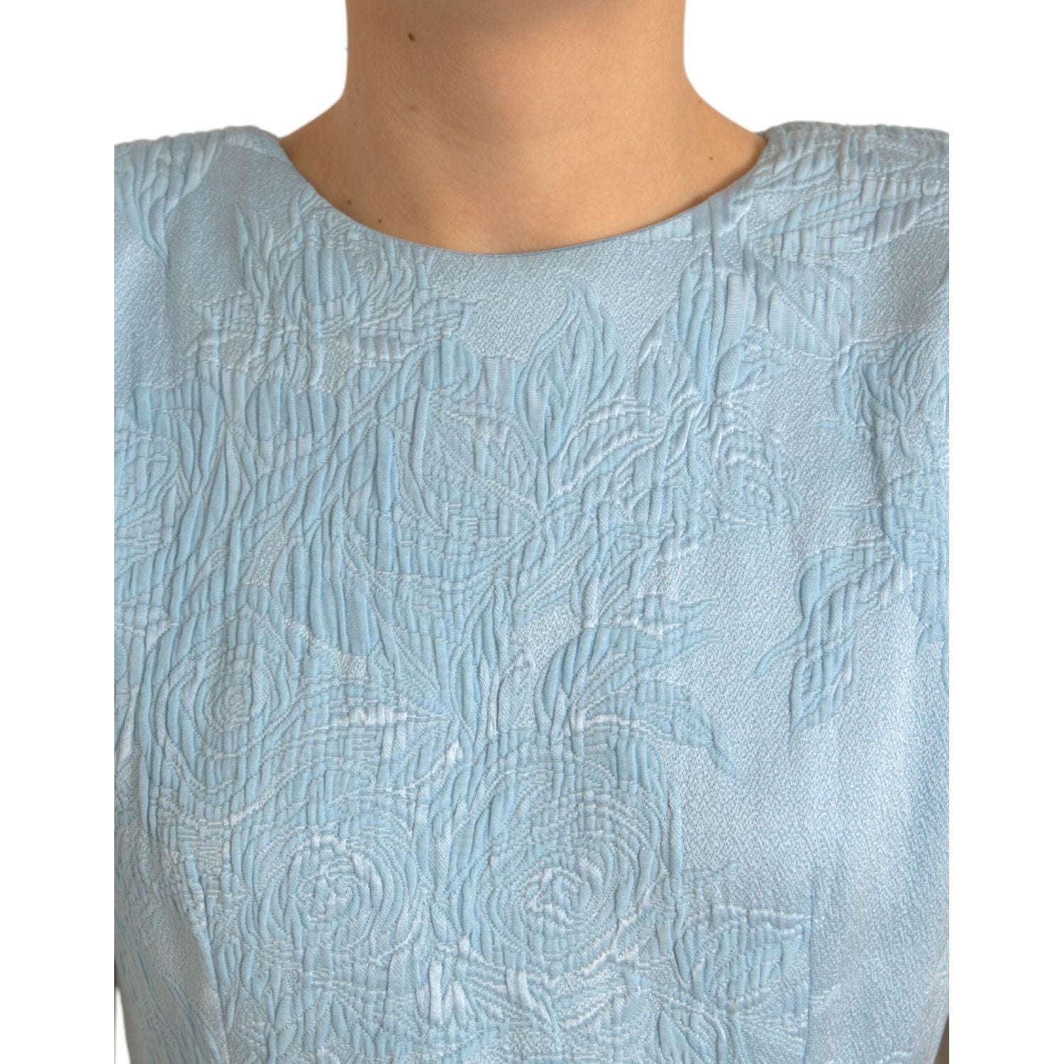 فستان قصير أنيق من الجاكار باللون الأزرق السماوي من دولتشي آند غابانا