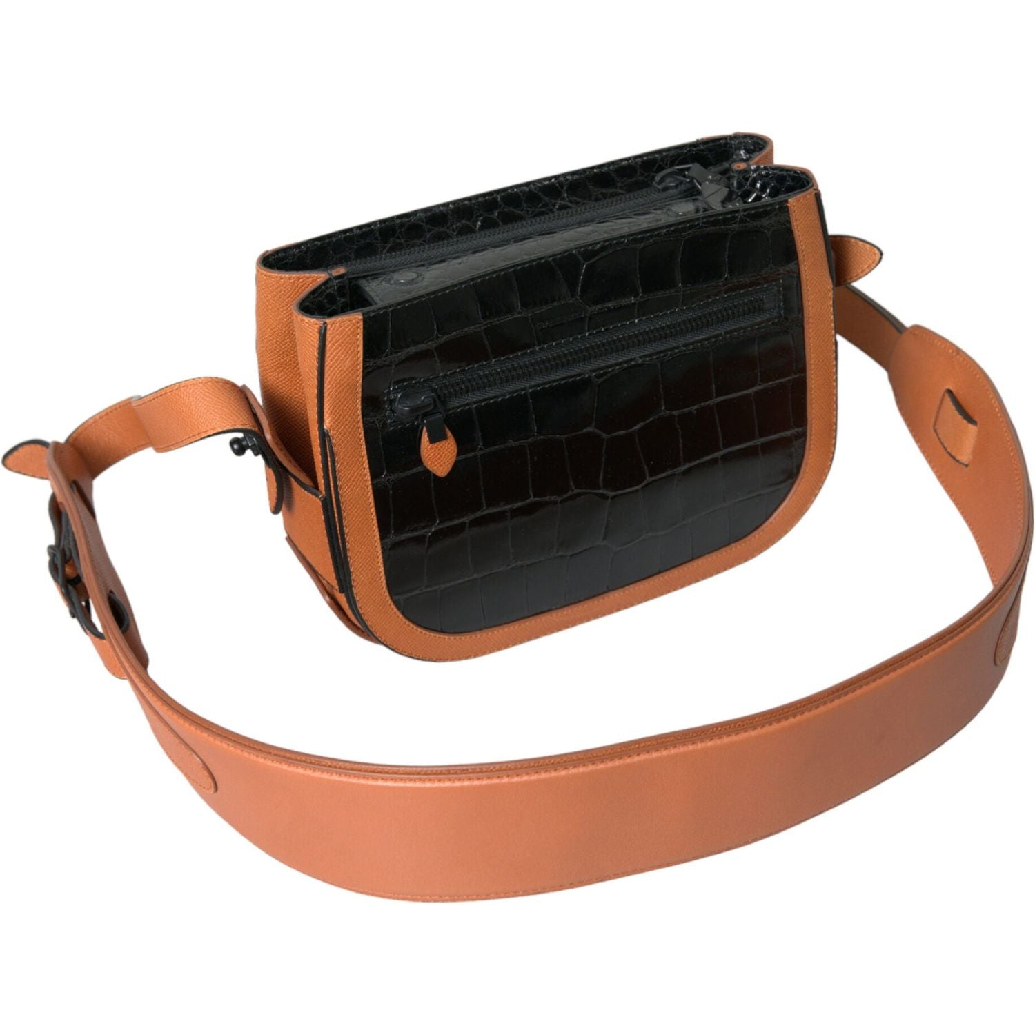 حقيبة كاميرا أنيقة من جلد التمساح من Balenciaga