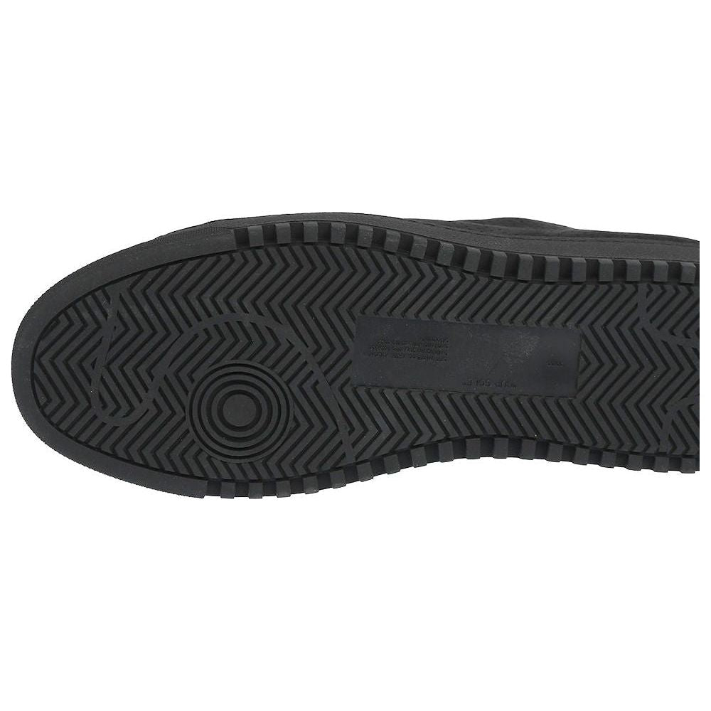 حذاء رياضي أنيق من جلد العجل باللون الأبيض الفاتح