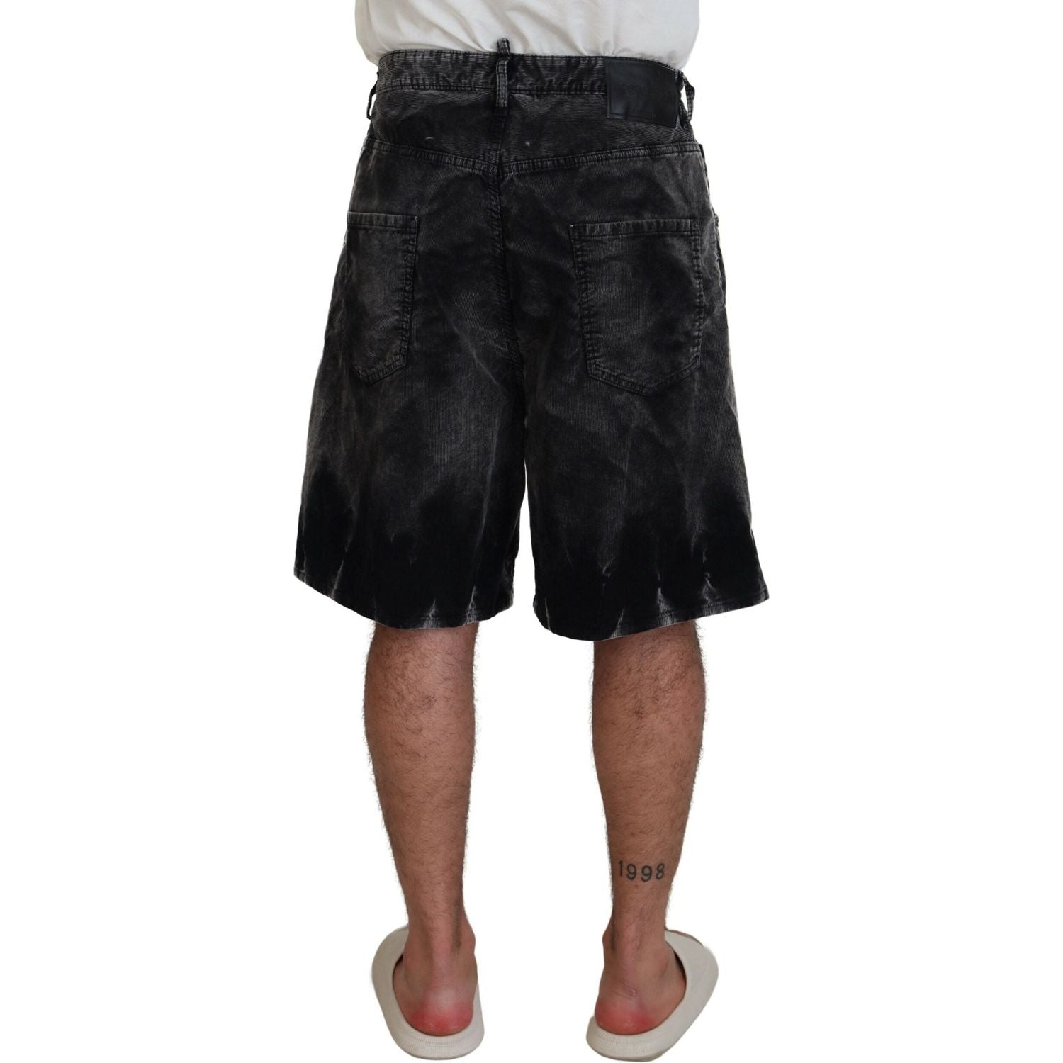شورت برمودا من قماش مخملي رمادي من Dsquared²