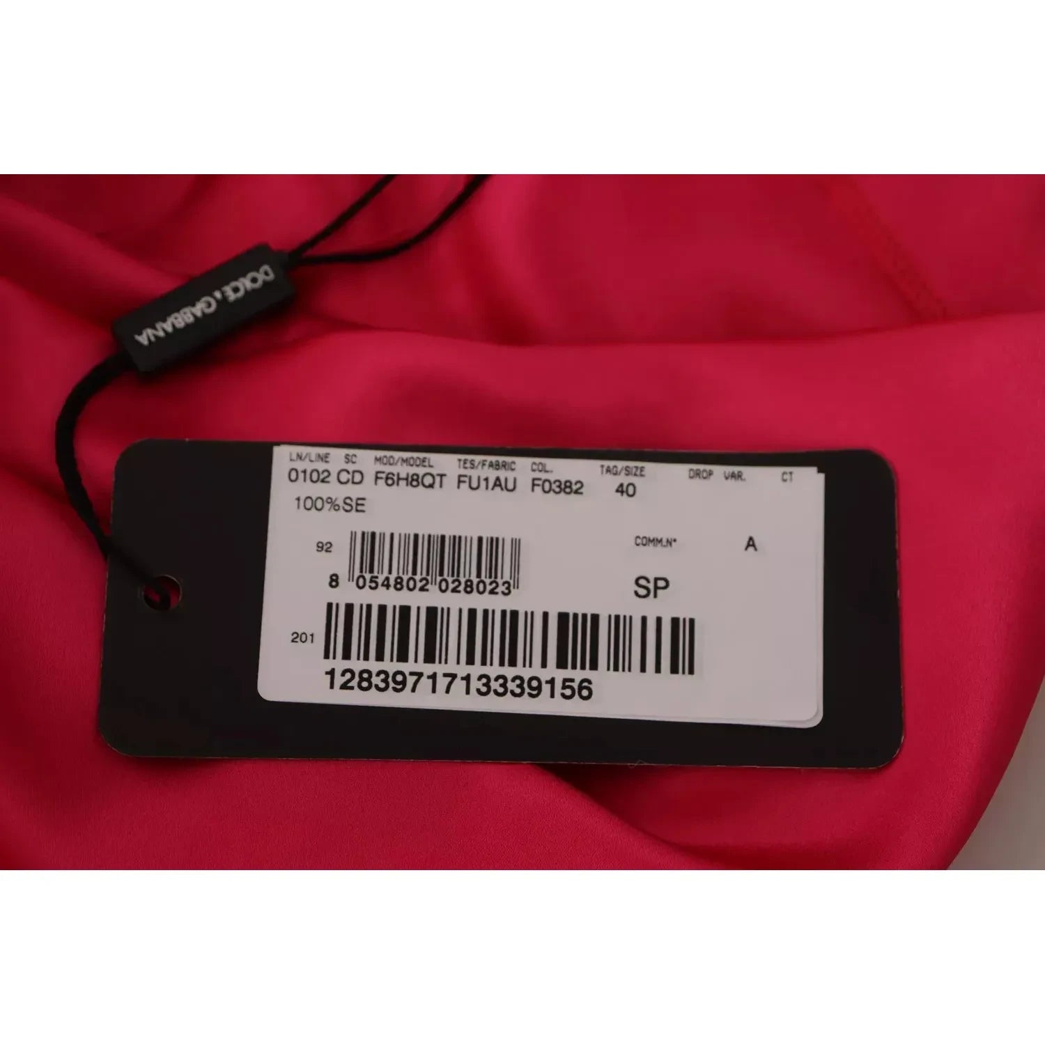 فستان دولتشي آند غابانا متوسط ​​الطول من الحرير باللون الوردي بقصّة ملائمة وكتف واحد