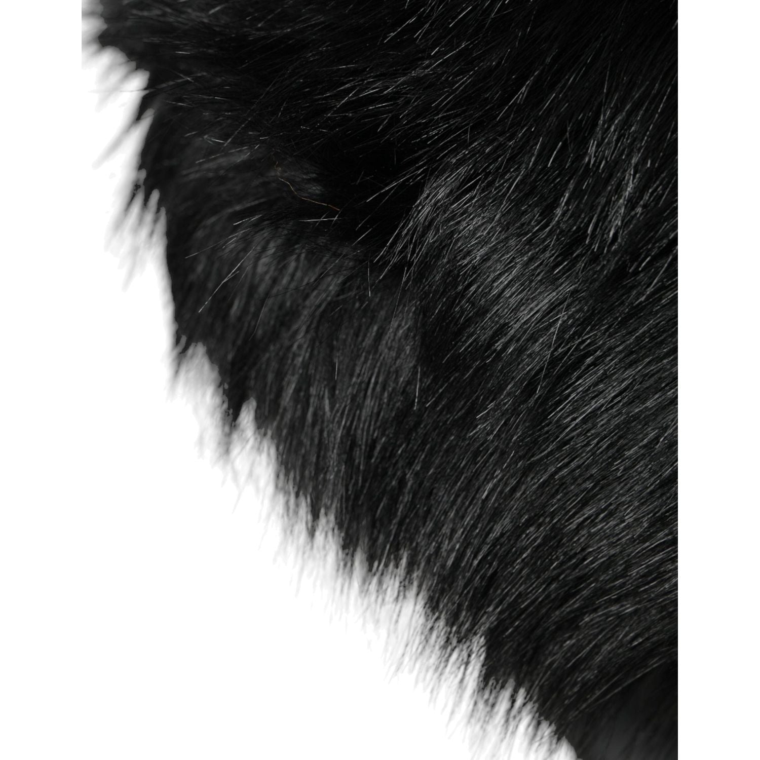 قبعة دلو نسائية من الفرو الصناعي باللون الأسود من دولتشي آند غابانا