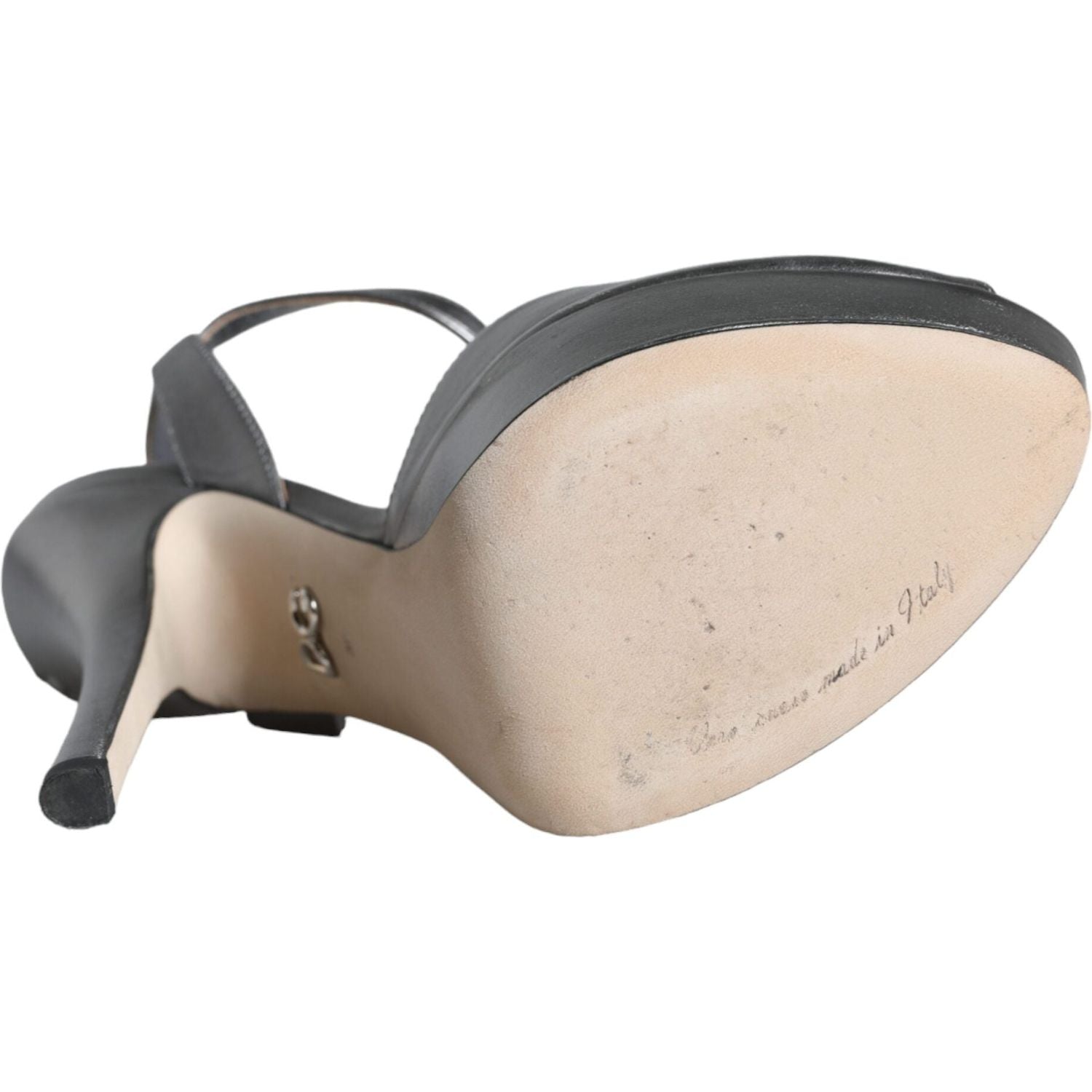 صندل كيرا من الجلد باللون الفضي المعدني من دولتشي آند غابانا