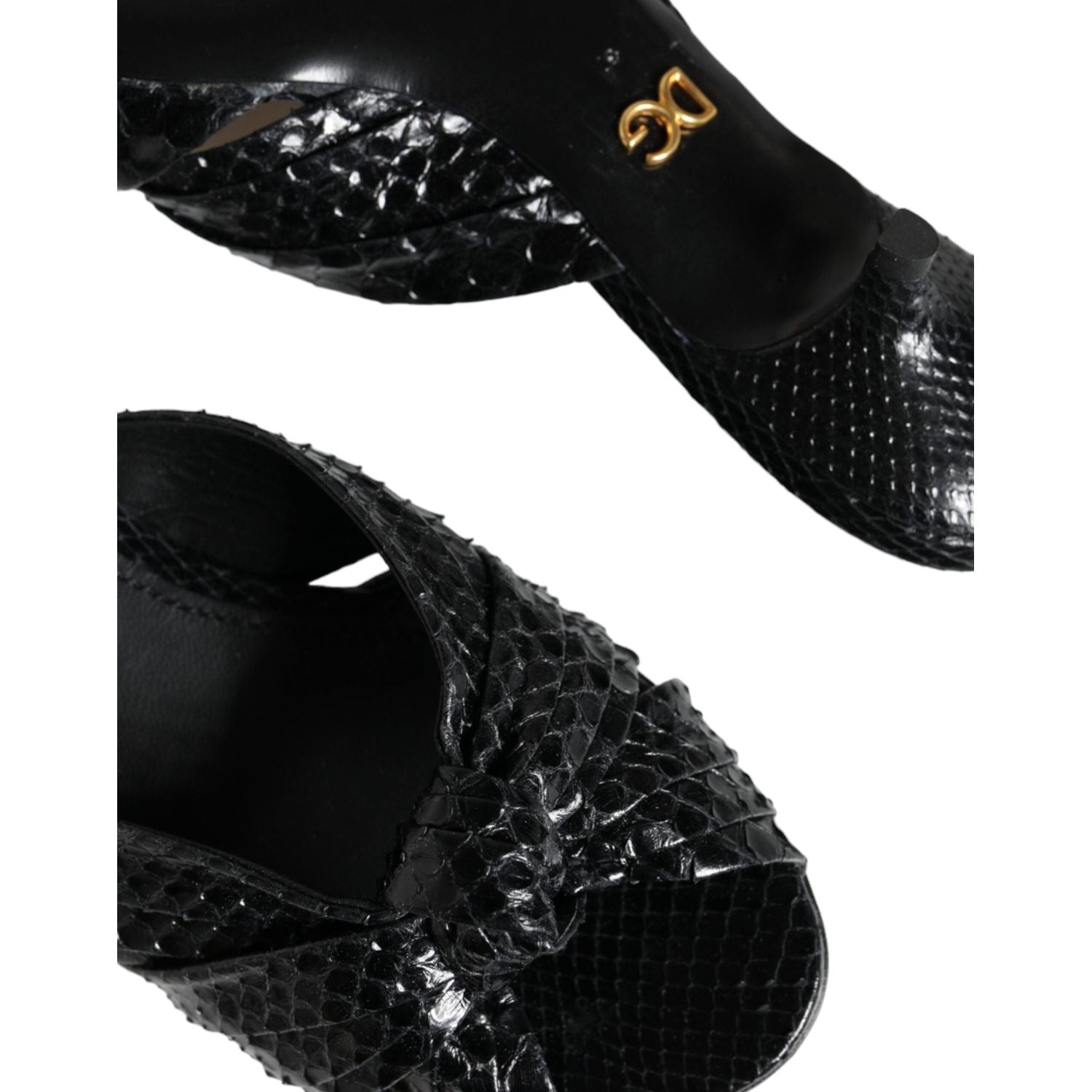 حذاء دولتشي آند غابانا بكعب عالٍ من الجلد الأسود