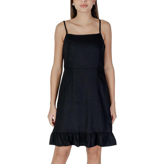 B.Young black linen dress for women, spring/summer collection, made from 52% linen and 48% viscose.