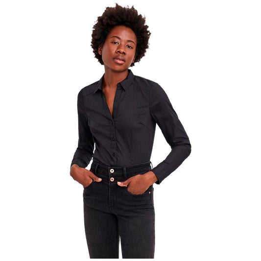 Woman wearing Vero Moda black cotton long sleeve top with a stylish and versatile design for casual and refined outfits.