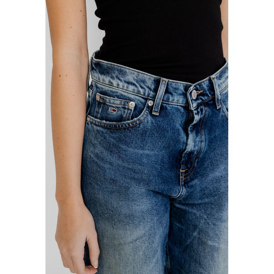 Close-up of women's Tommy Hilfiger recycled cotton blue mom jeans, spring/summer collection.