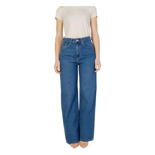 Women’s baggy blue jeans made of 100% cotton, perfect for autumn and winter. Stylish and comfortable women’s denim pants.