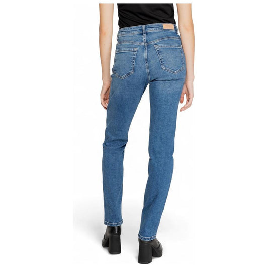 Rear view of women's fall/winter blue cotton jeans with high waist and straight fit, showcasing sustainable fabric blend including recycled cotton.
