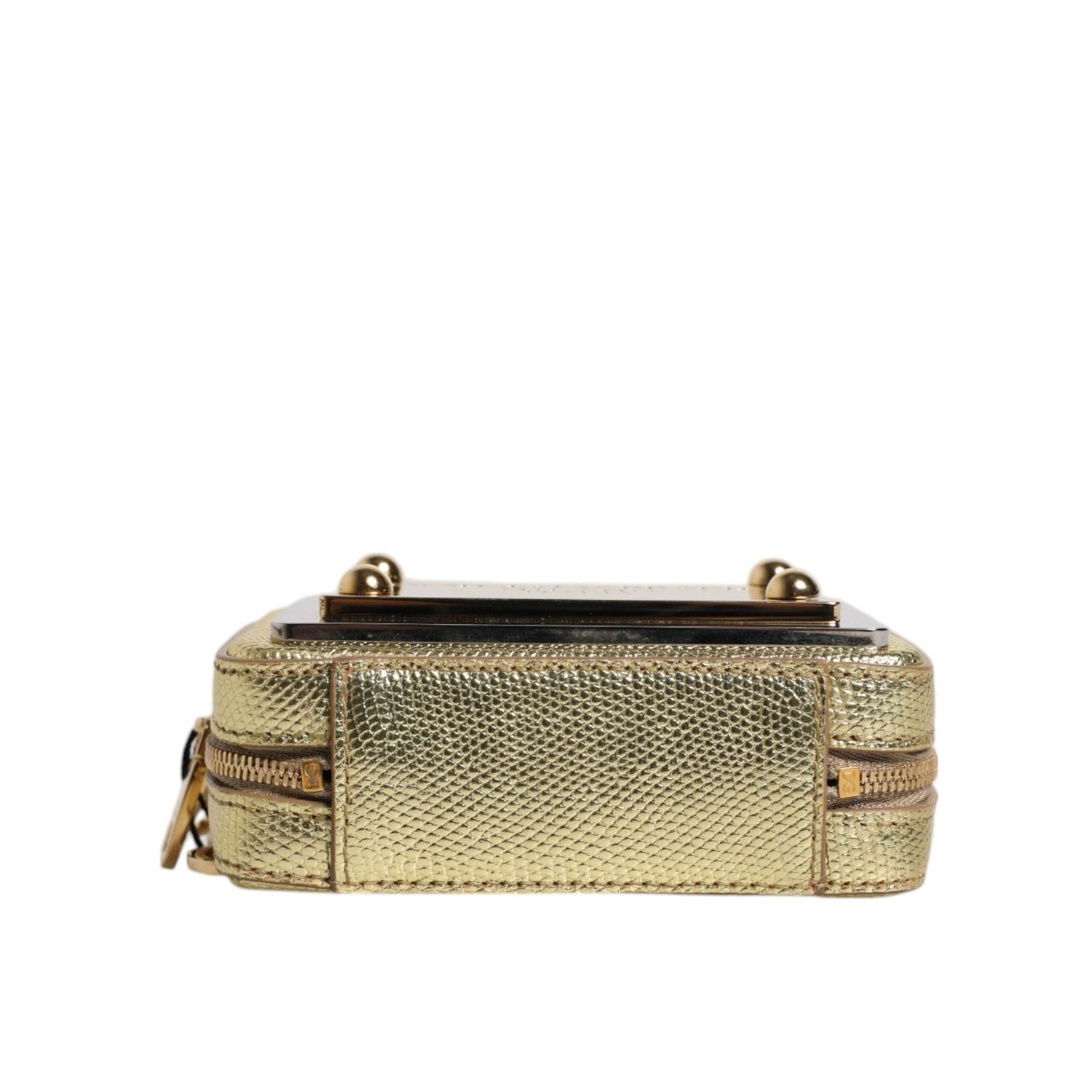 Front view with bag zipped and handles upright.