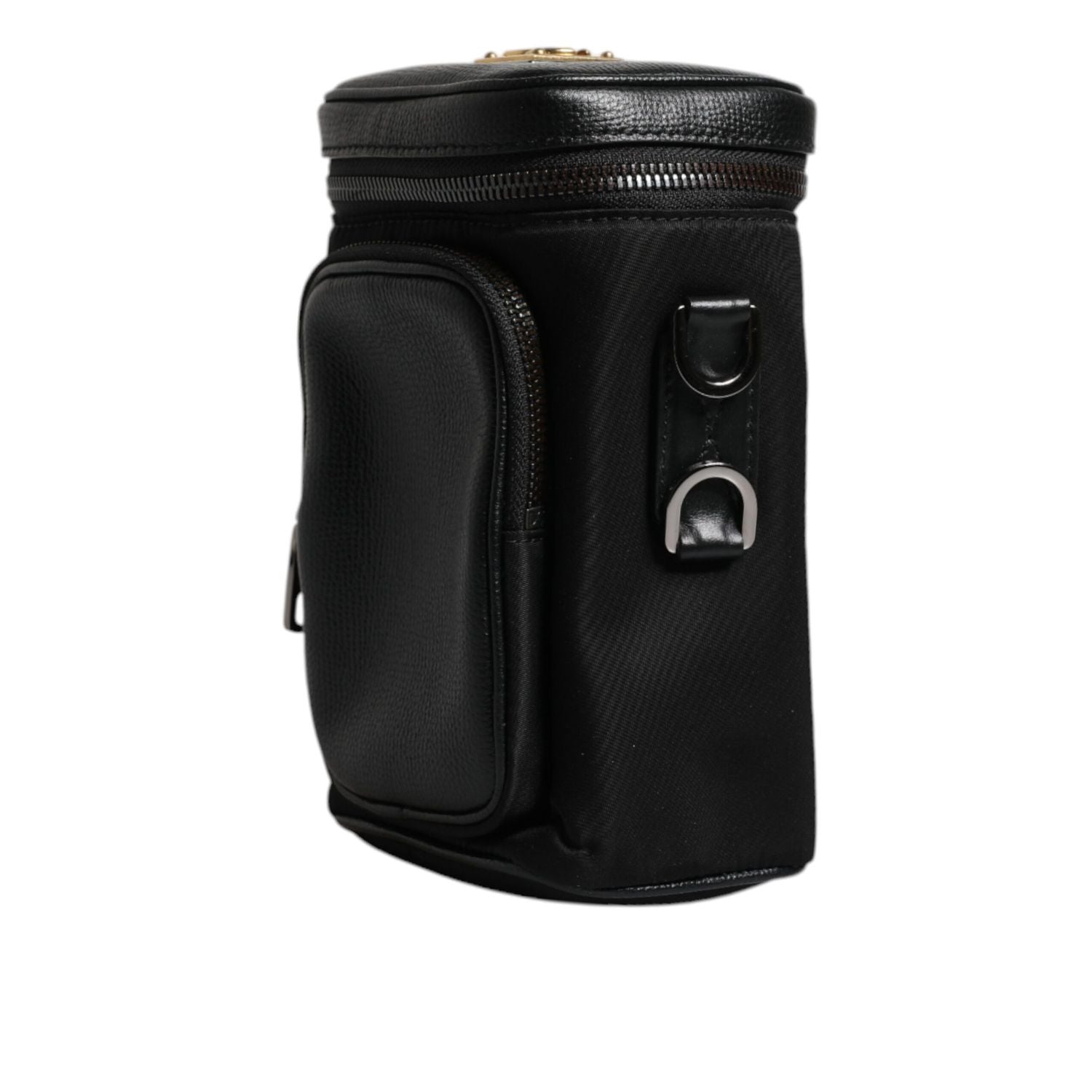 Front view with bag zipped and handles upright.