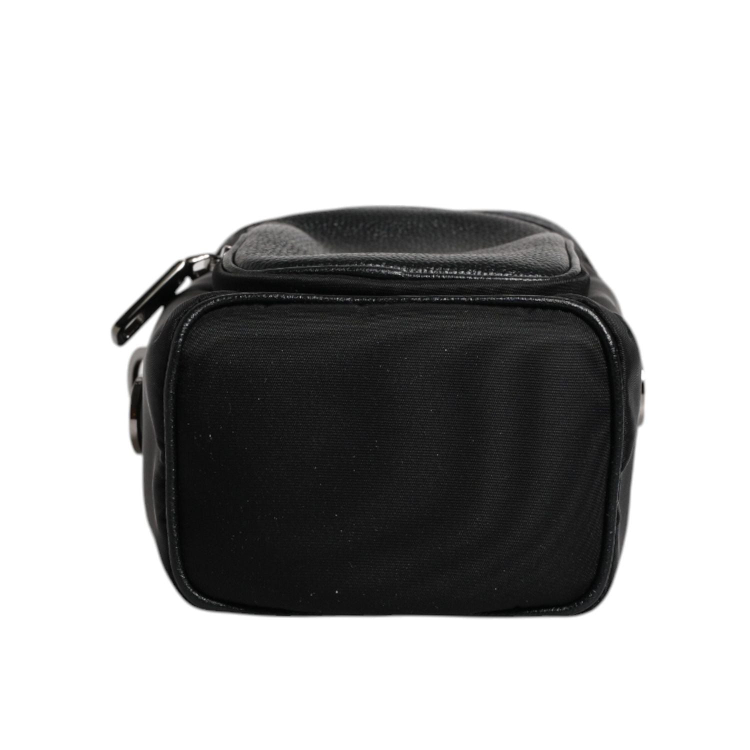Front view with bag zipped and handles upright.