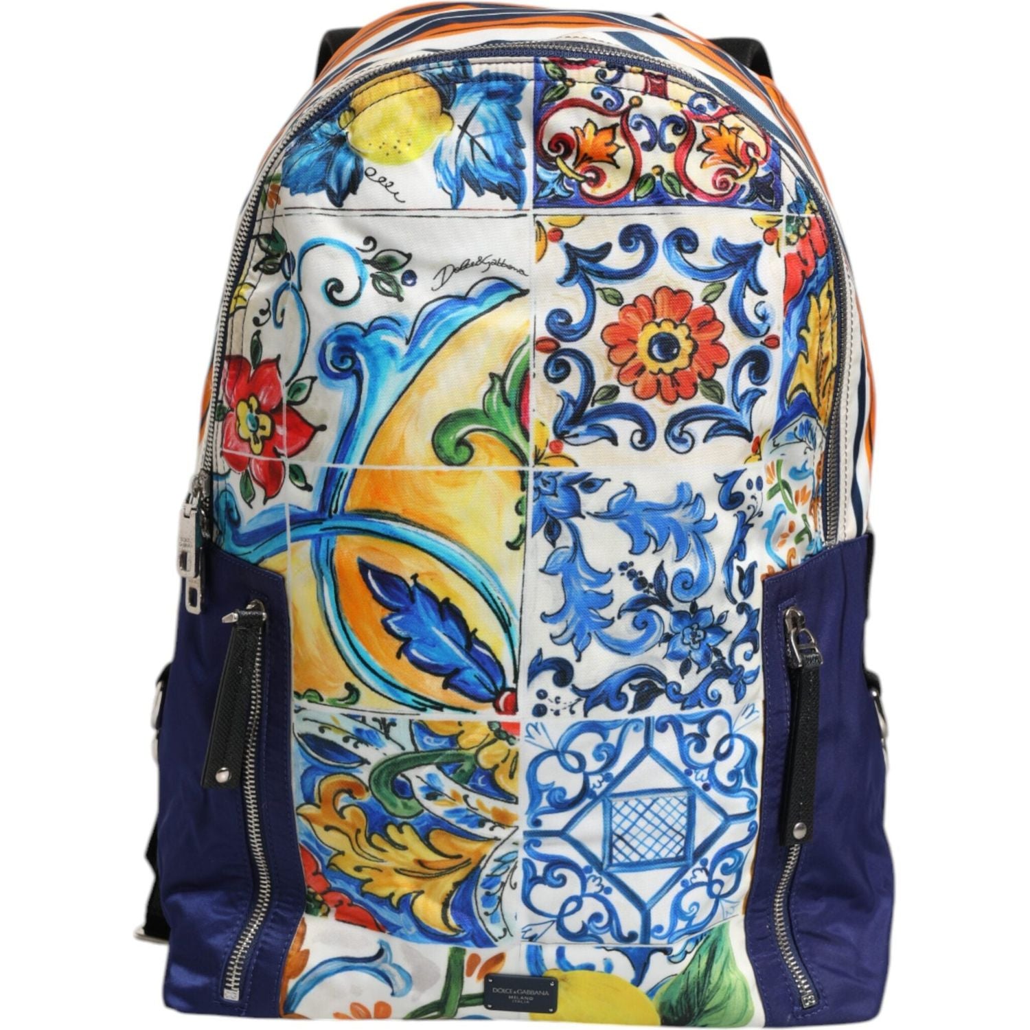Front view with bag zipped and handles upright.