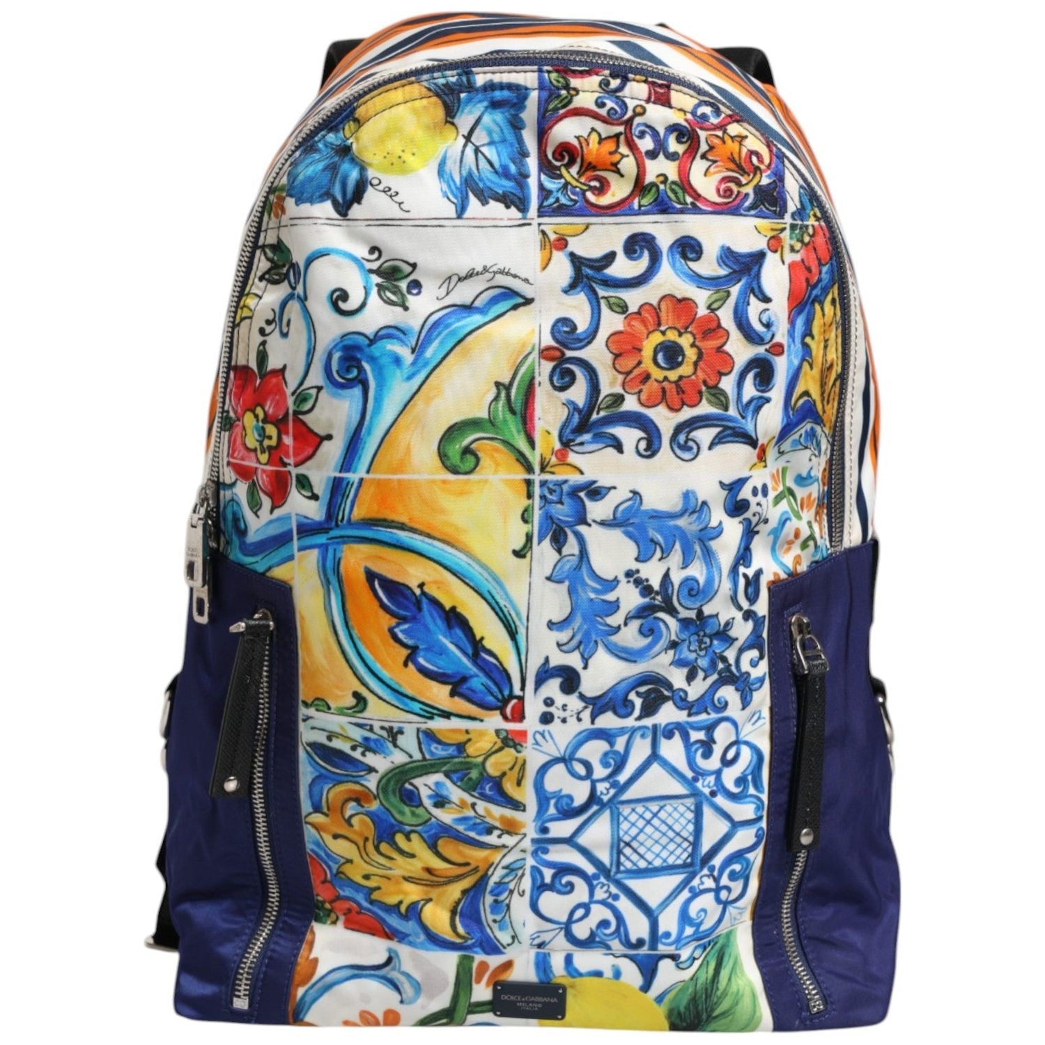Front view with bag zipped and handles upright.