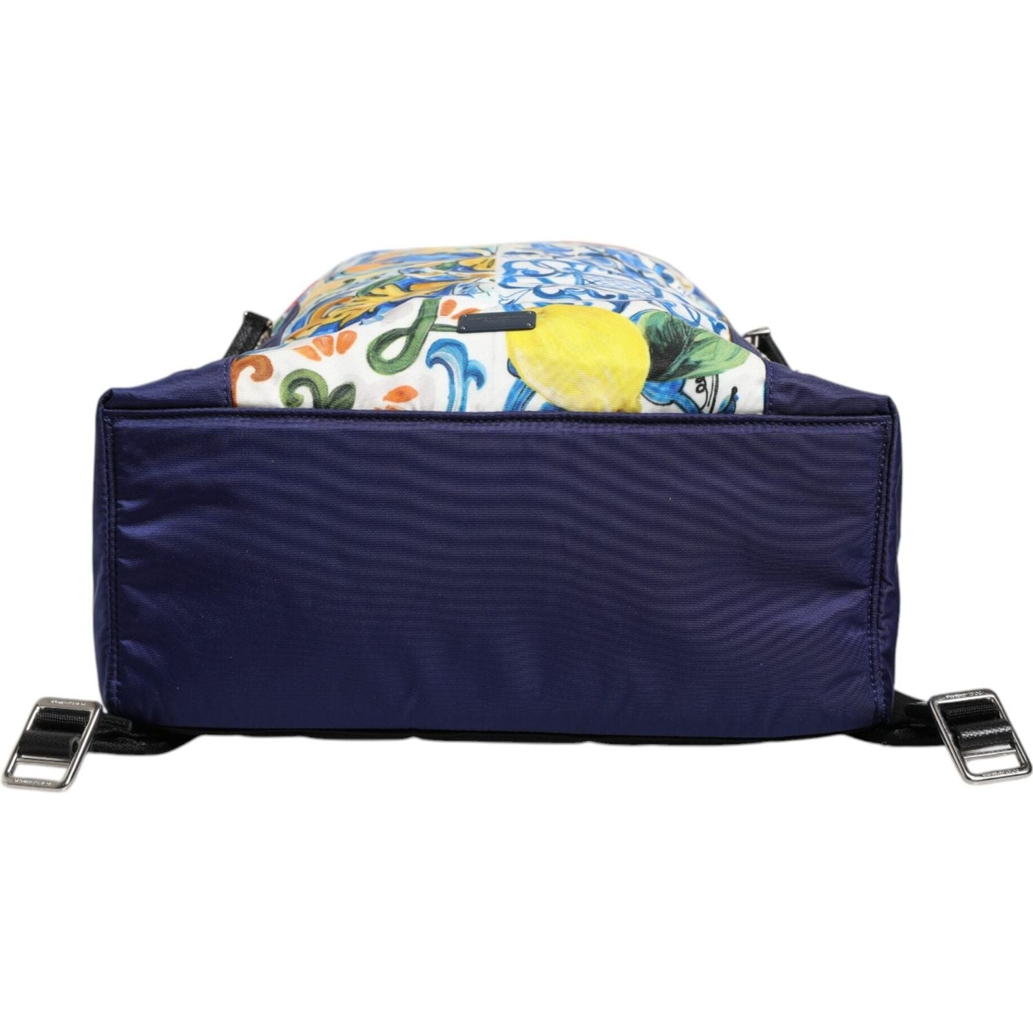 Front view with bag zipped and handles upright.