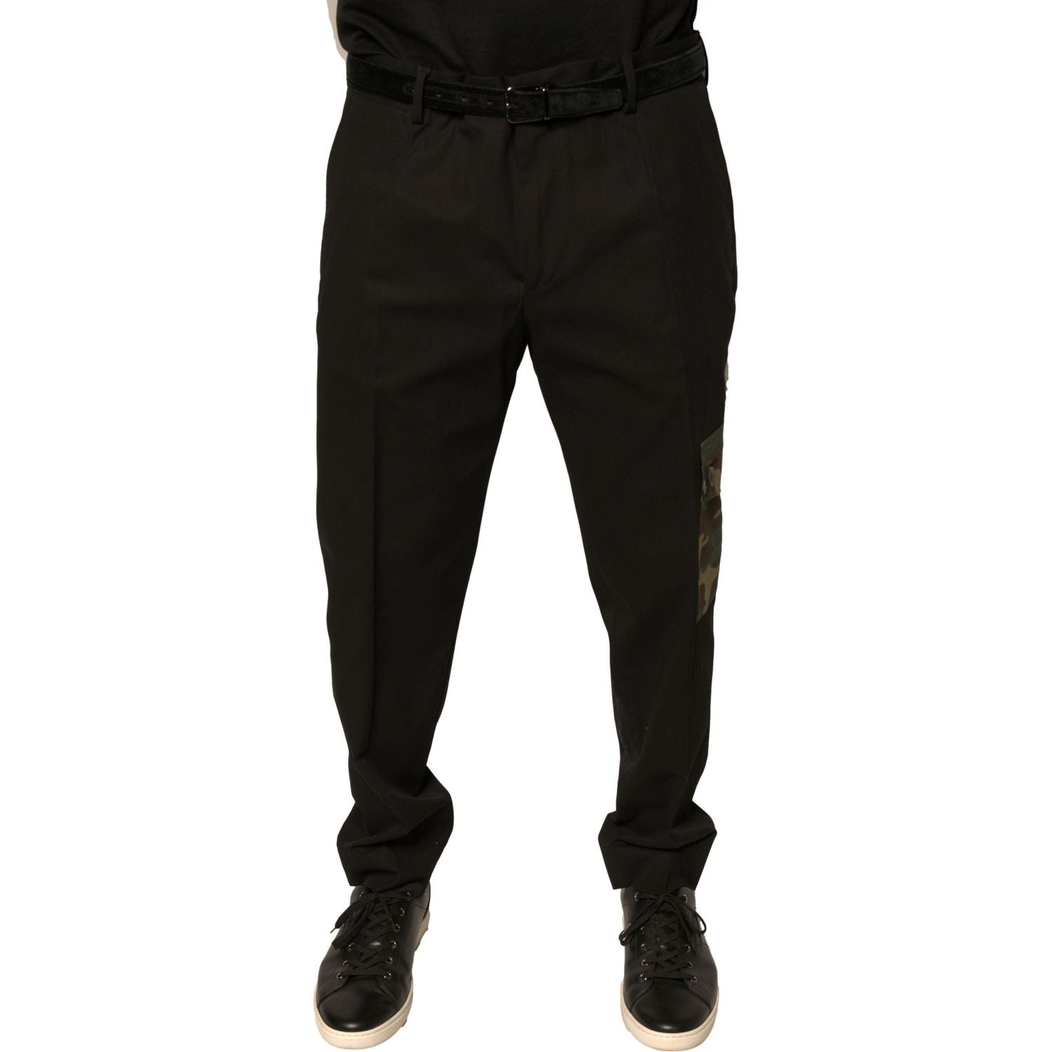 Front view with bag zipped and handles upright.