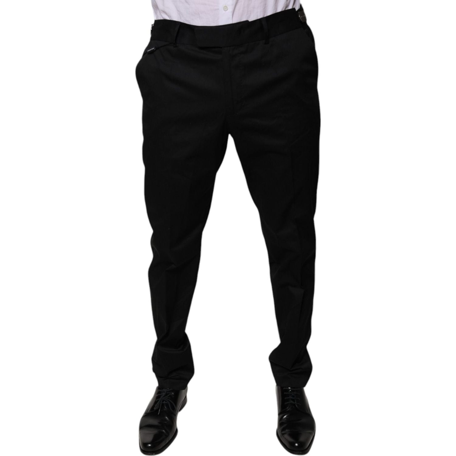 Front view with bag zipped and handles upright.