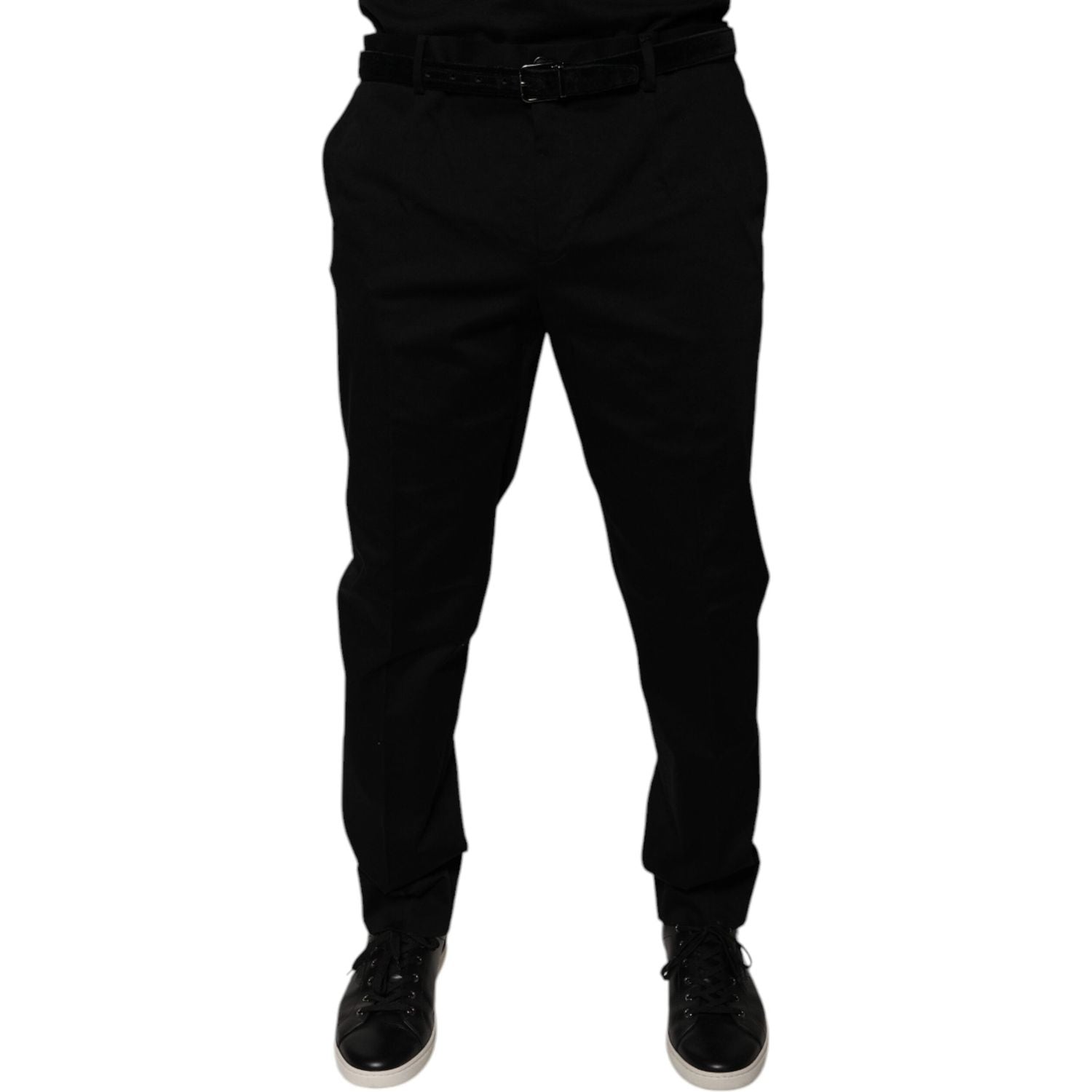 Front view with bag zipped and handles upright.