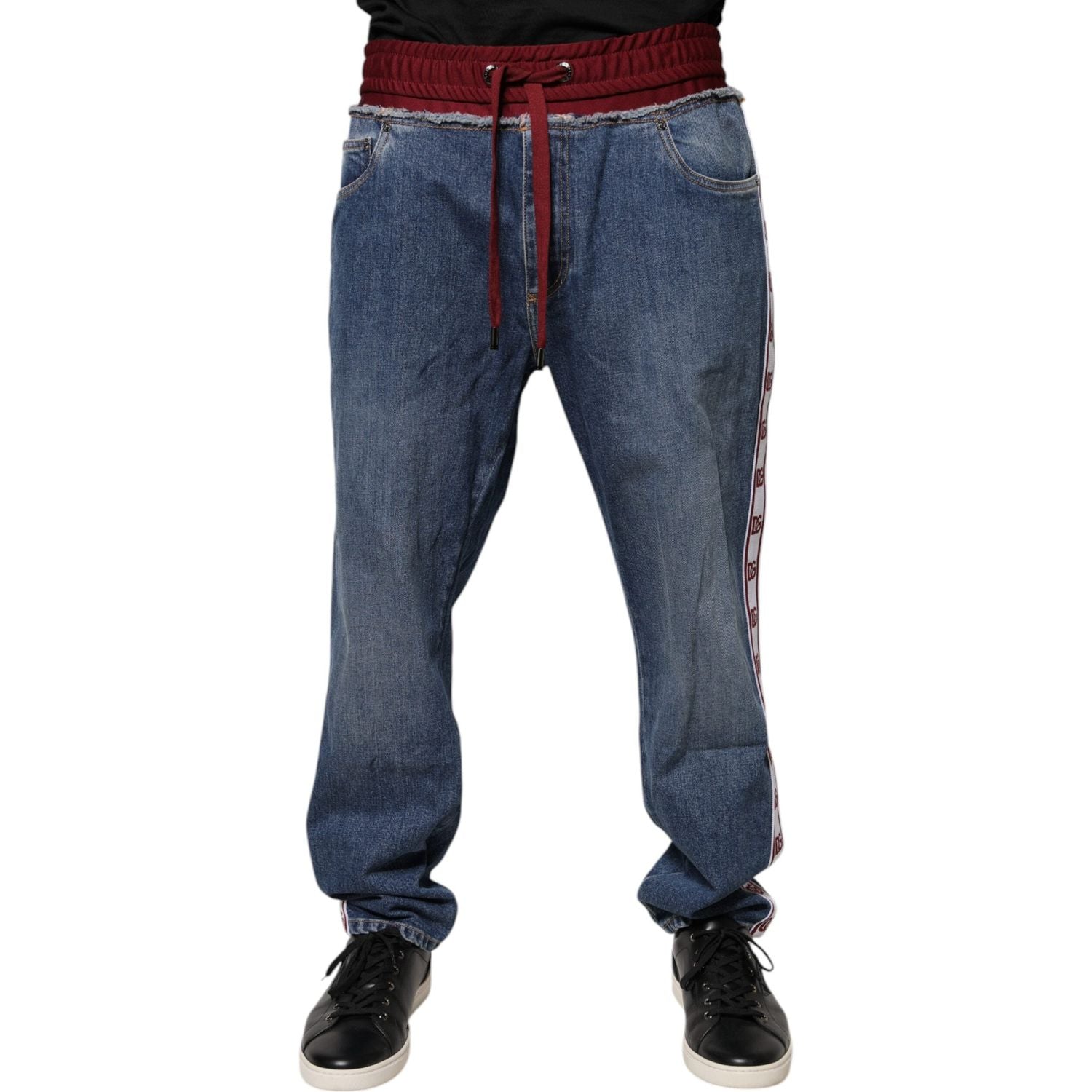 Front view with bag zipped and handles upright.