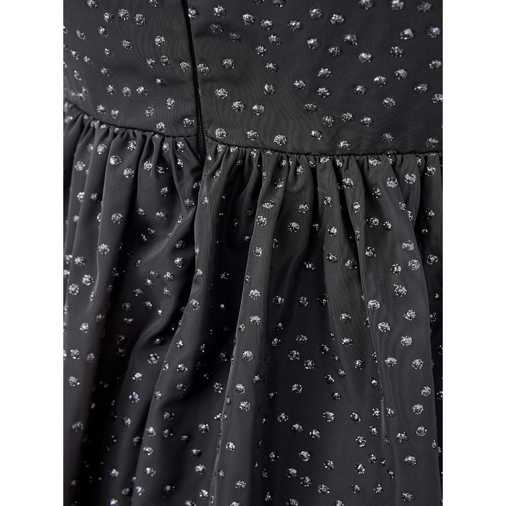 优雅黑色聚乙烯连衣裙