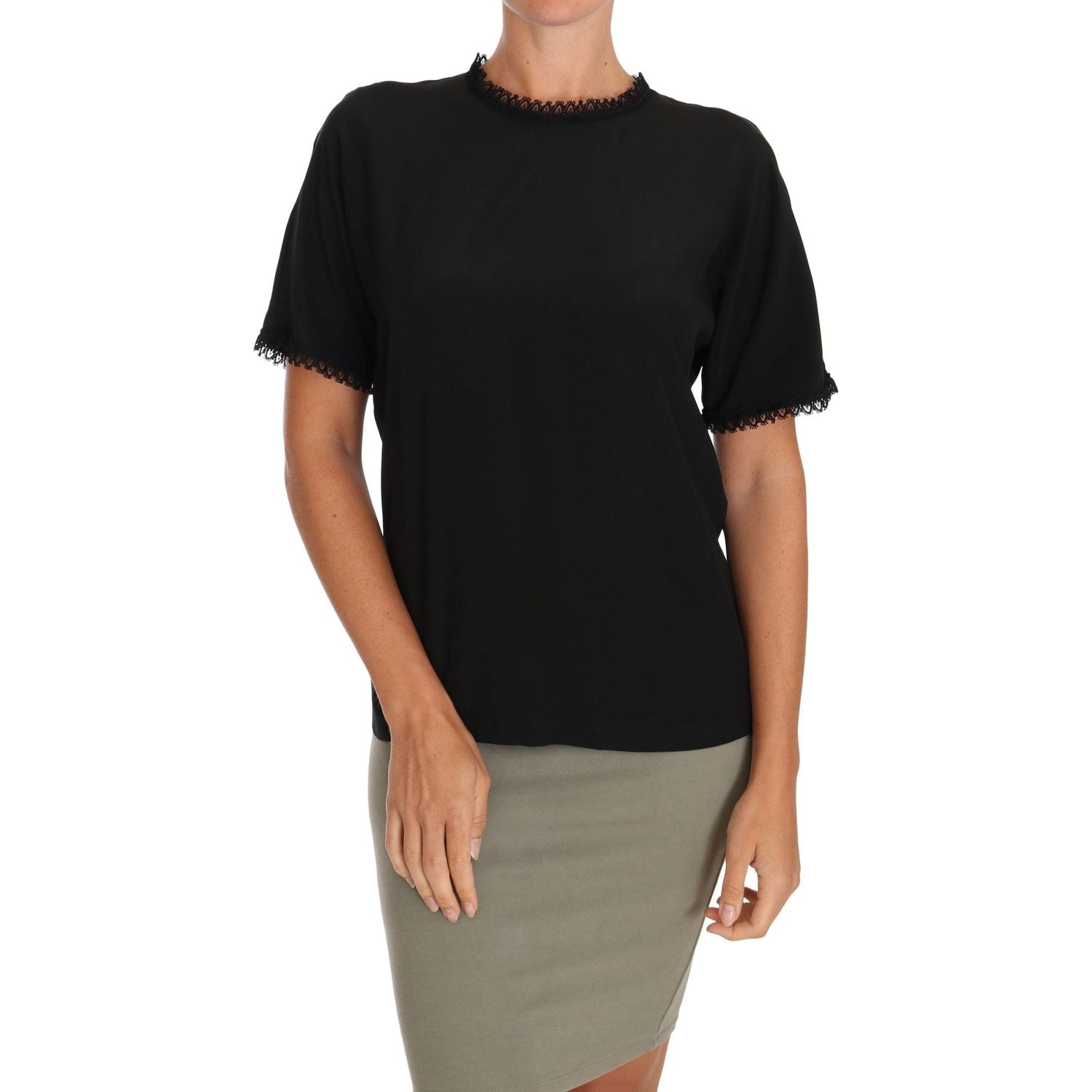 بلوزة حريرية أنيقة مزينة بالدانتيل من دولتشي آند غابانا