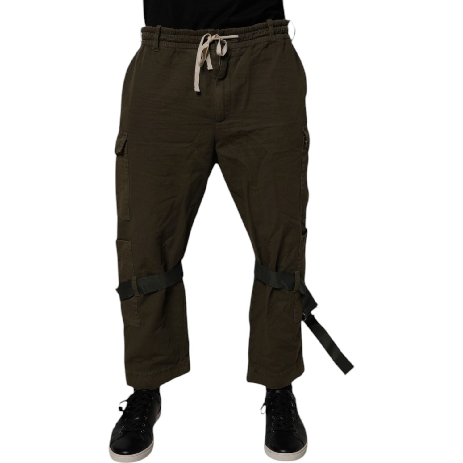Front view with bag zipped and handles upright.