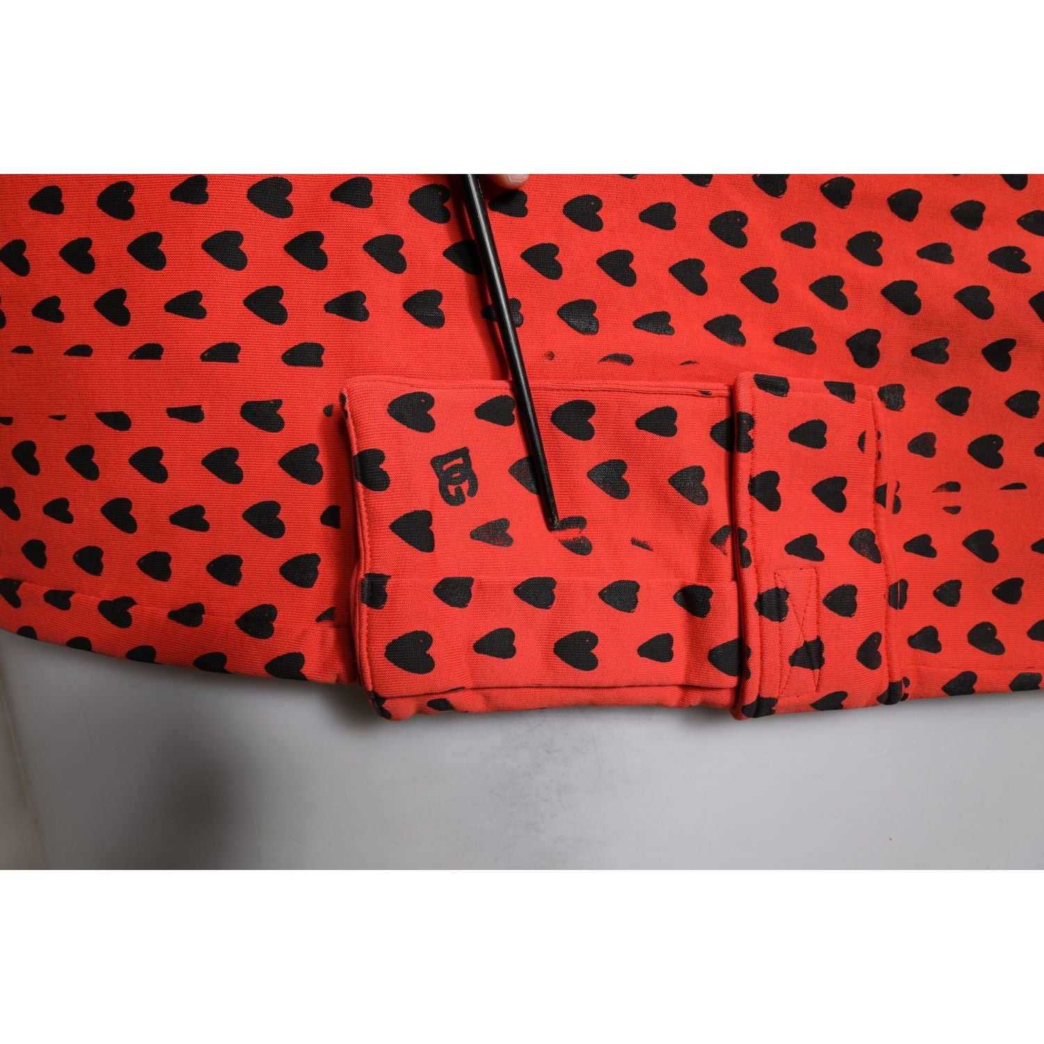 Front view with bag zipped and handles upright.